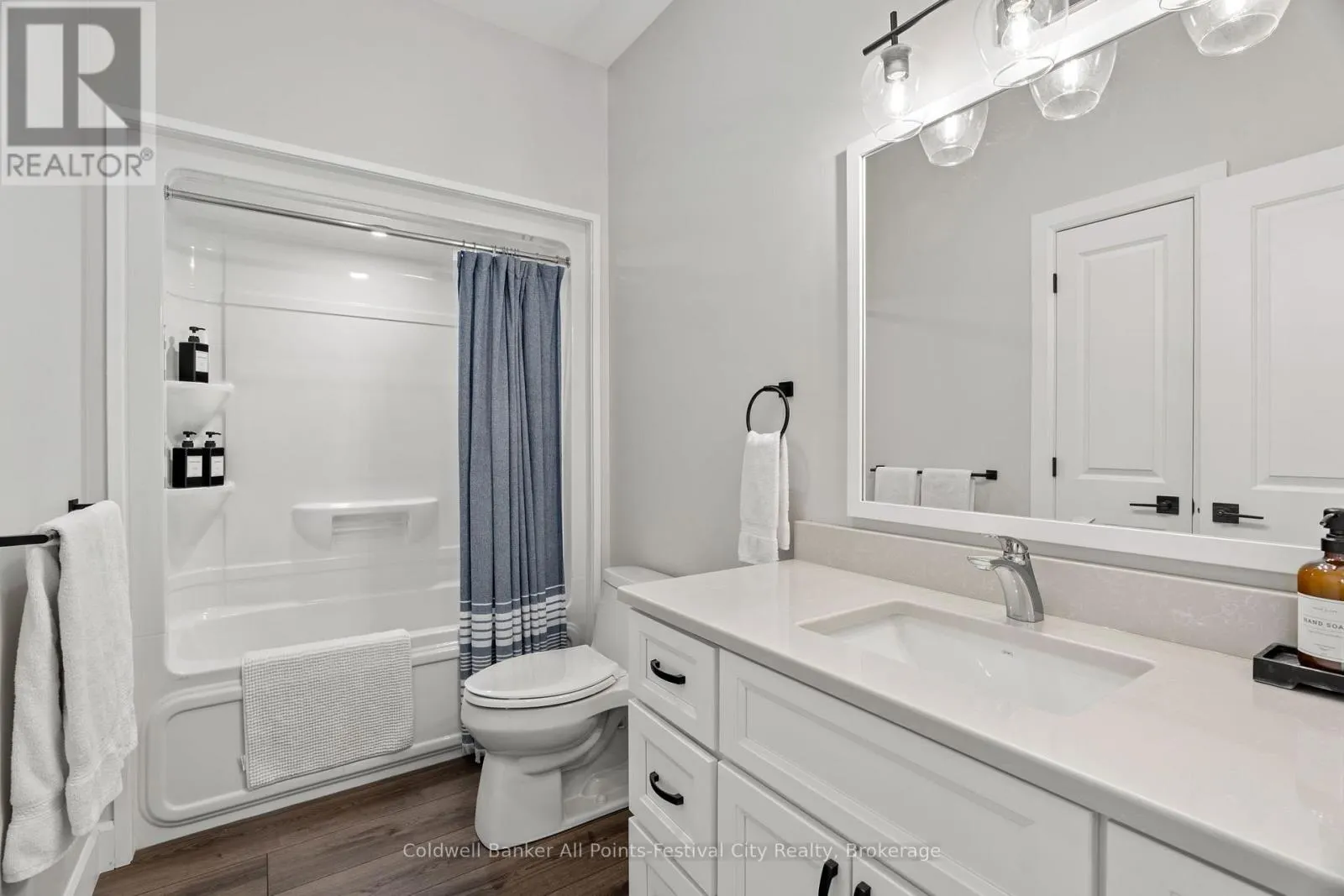 451 WOODRIDGE DRIVE