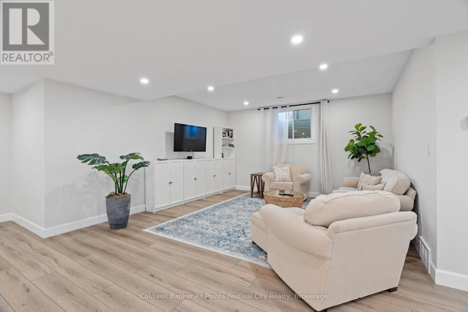 451 WOODRIDGE DRIVE