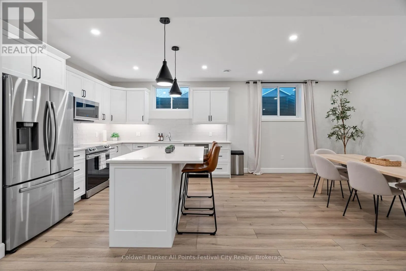 451 WOODRIDGE DRIVE