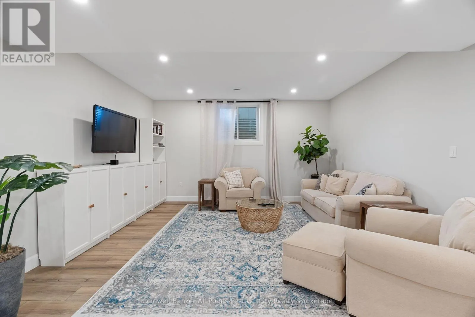 451 WOODRIDGE DRIVE