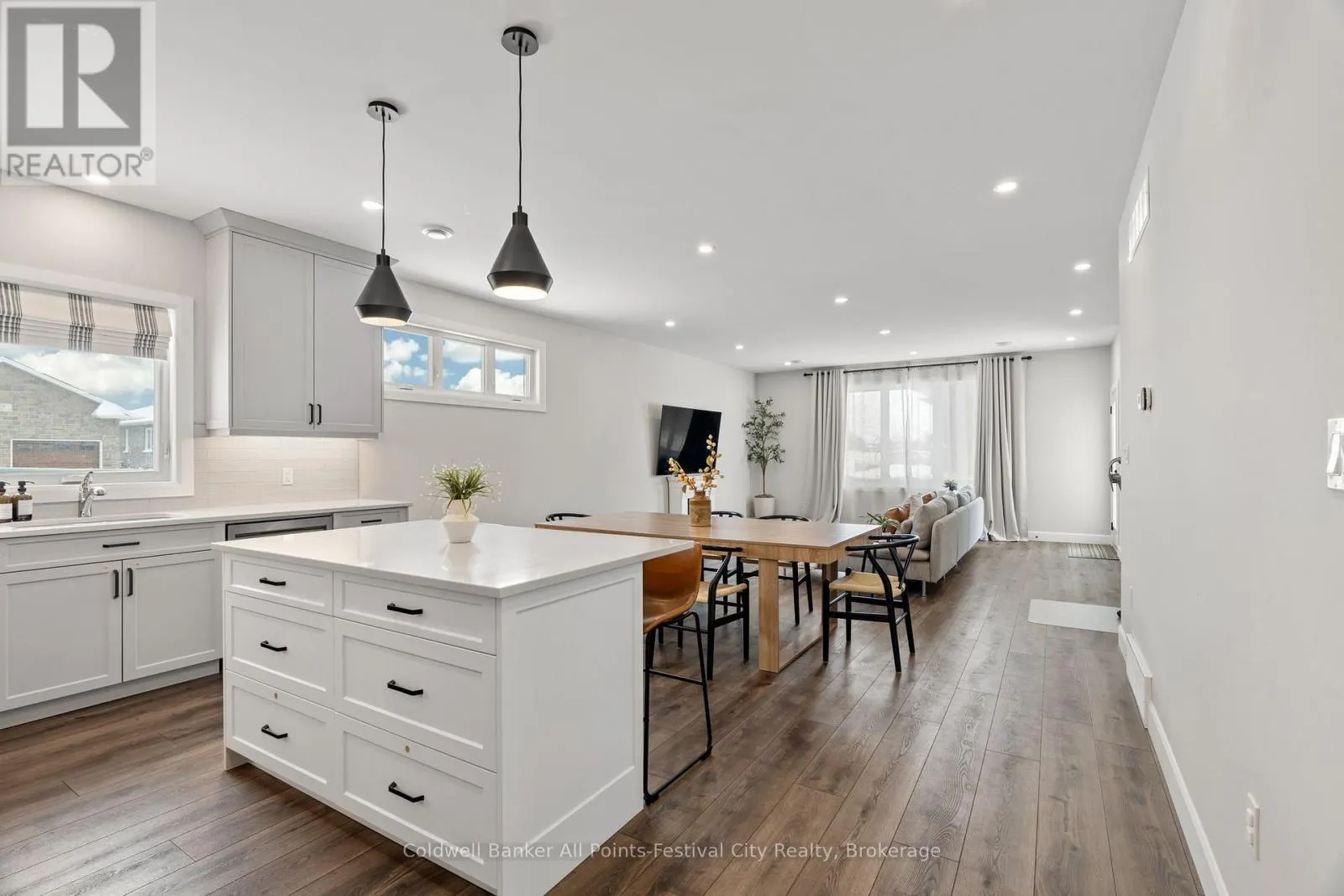 451 WOODRIDGE DRIVE