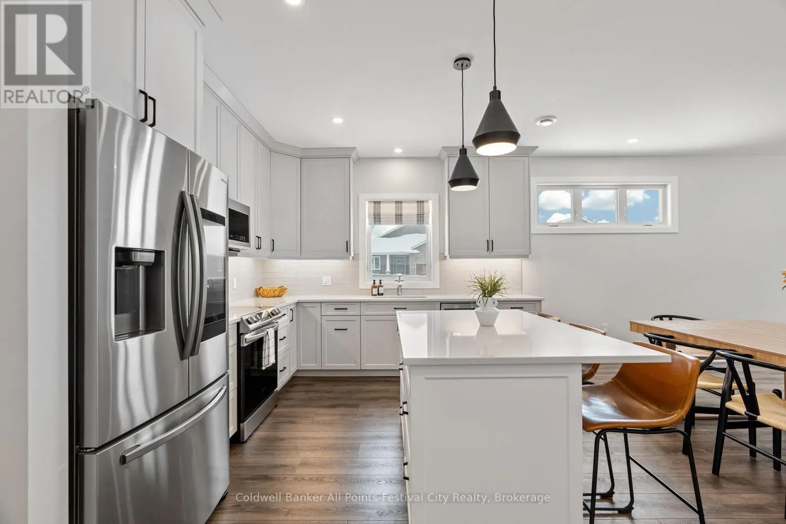 451 WOODRIDGE DRIVE