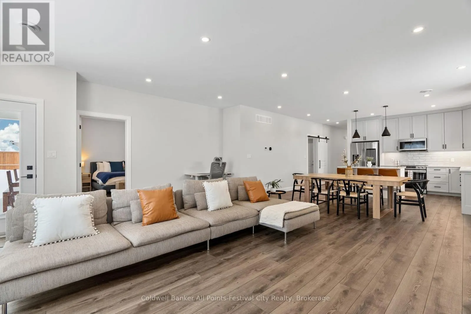 451 WOODRIDGE DRIVE