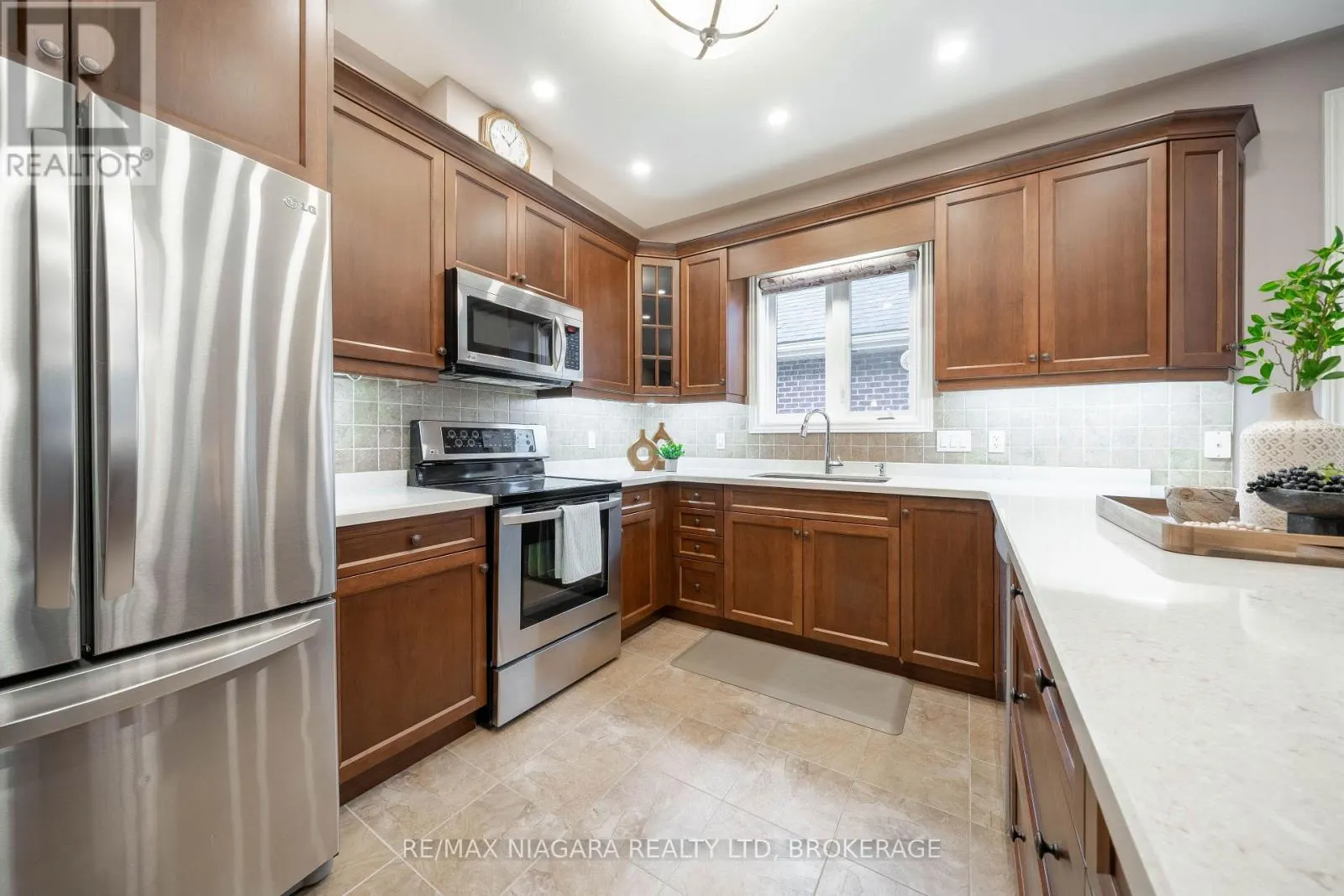 27 HICKORY AVENUE