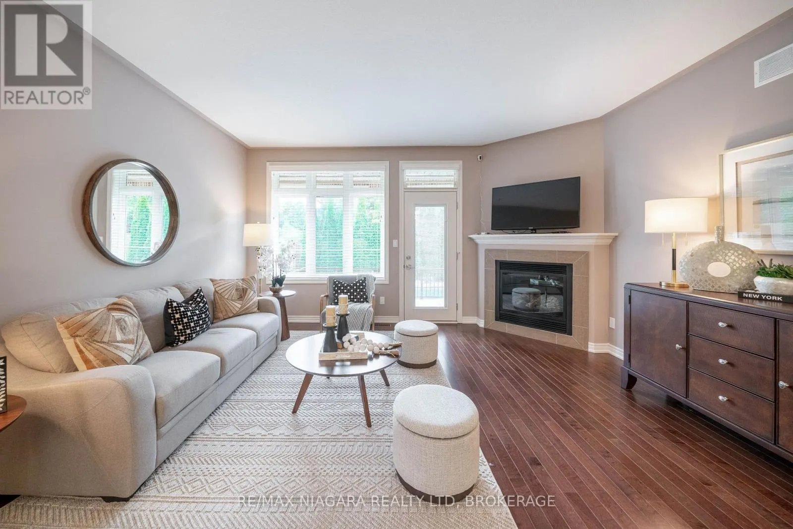 27 HICKORY AVENUE