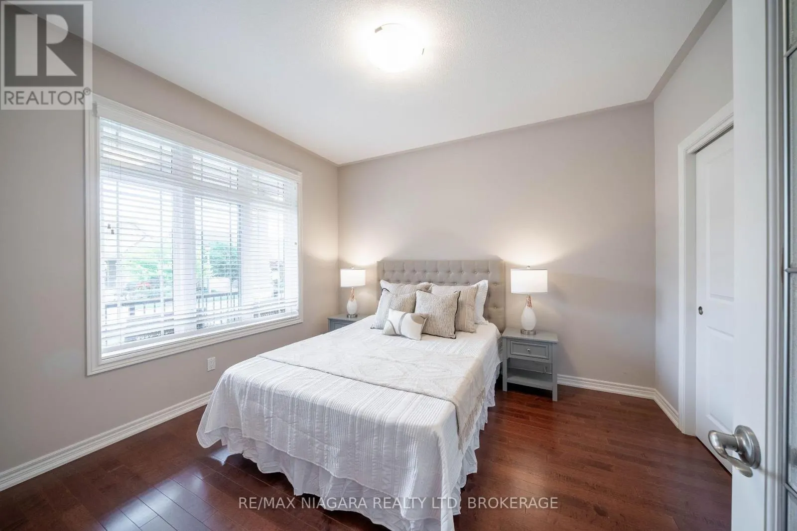 27 HICKORY AVENUE