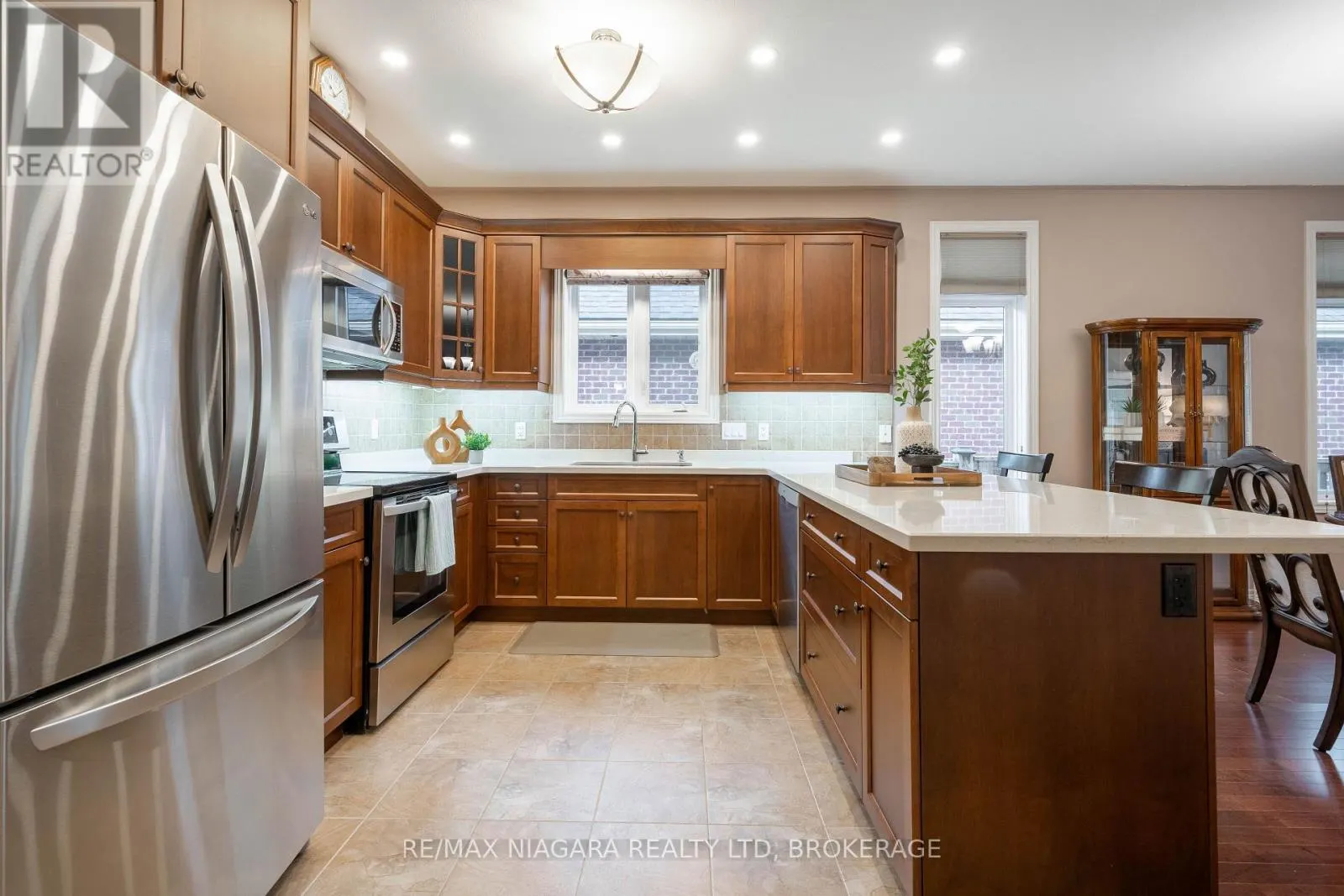 27 HICKORY AVENUE