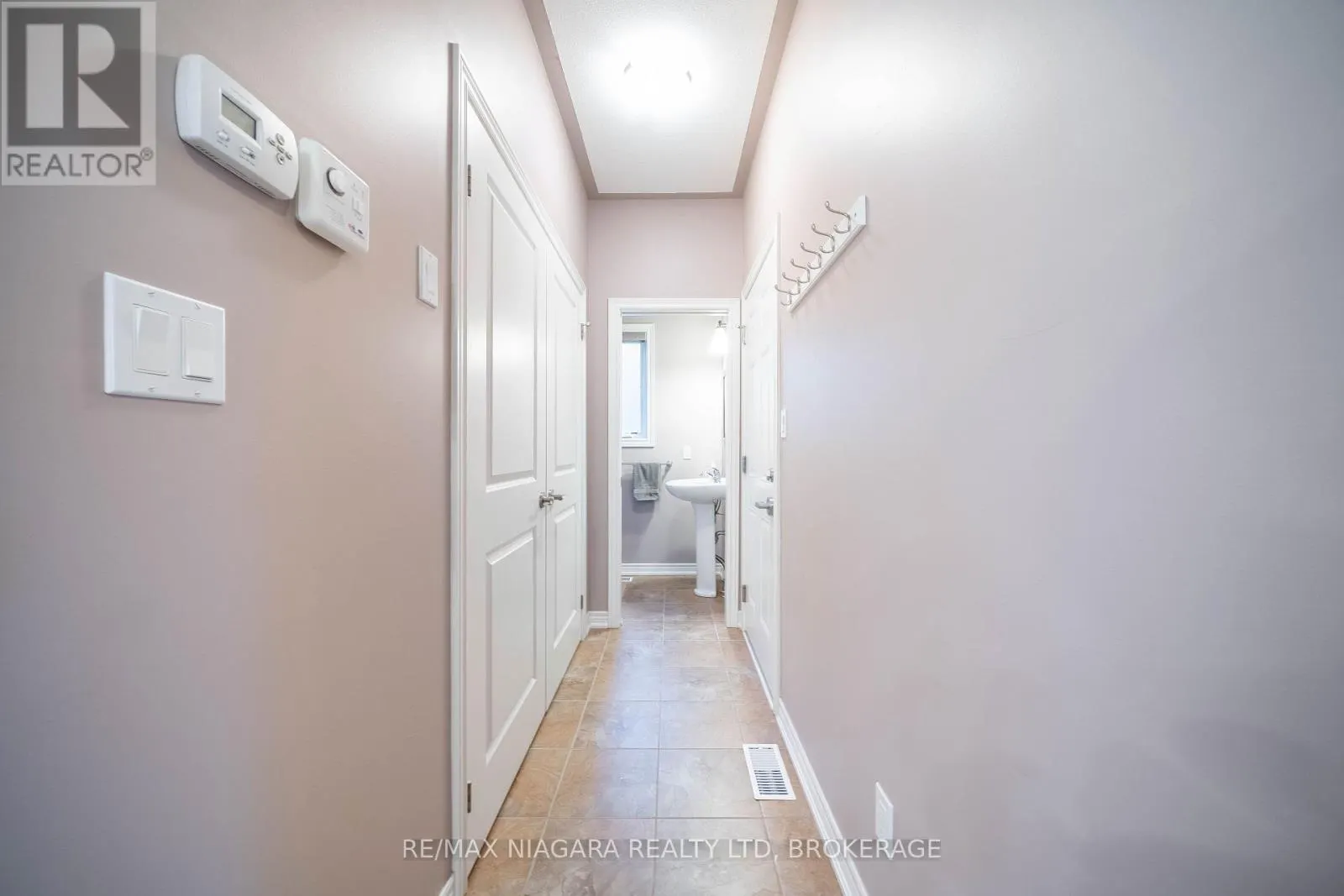 27 HICKORY AVENUE