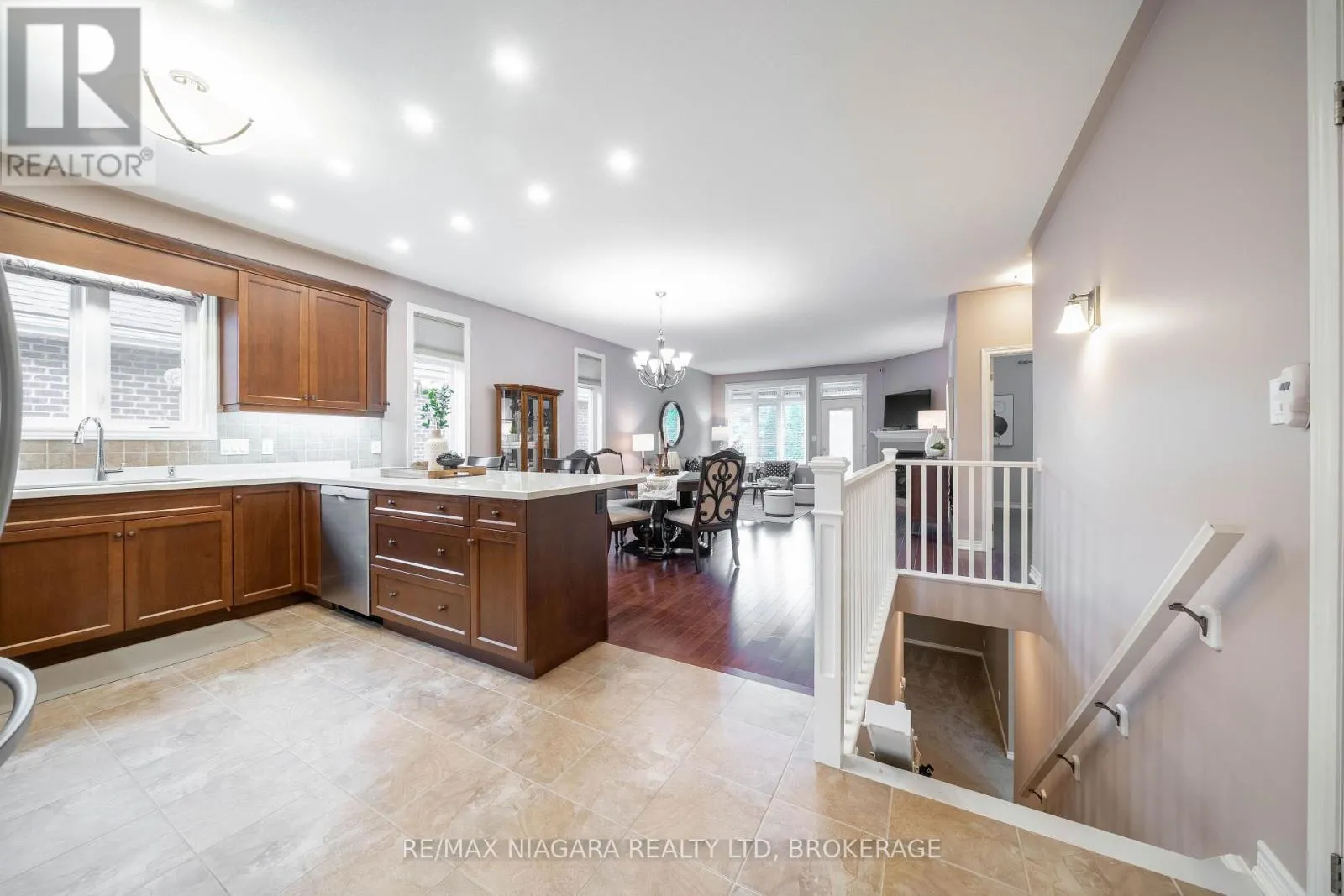 27 HICKORY AVENUE