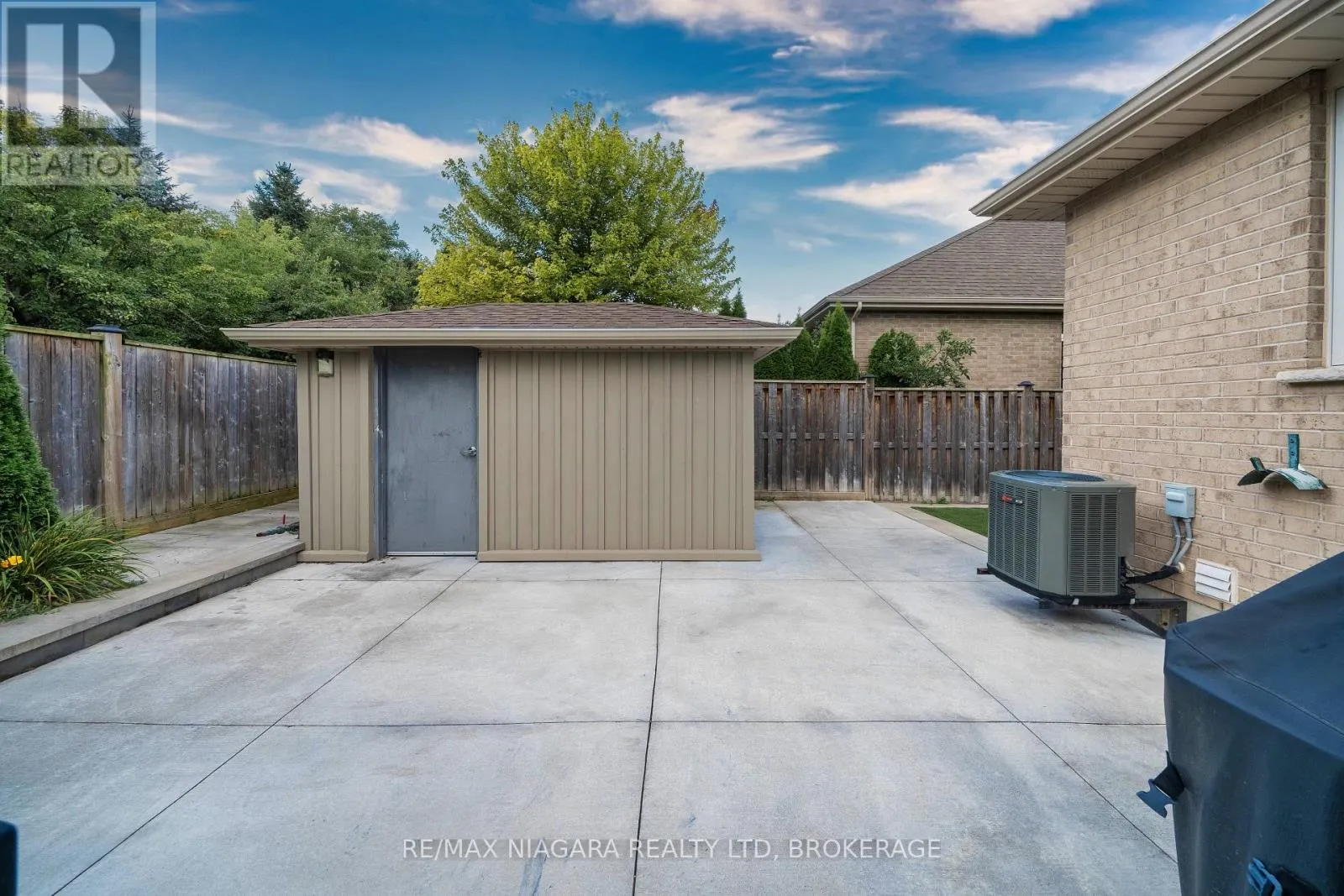 27 HICKORY AVENUE