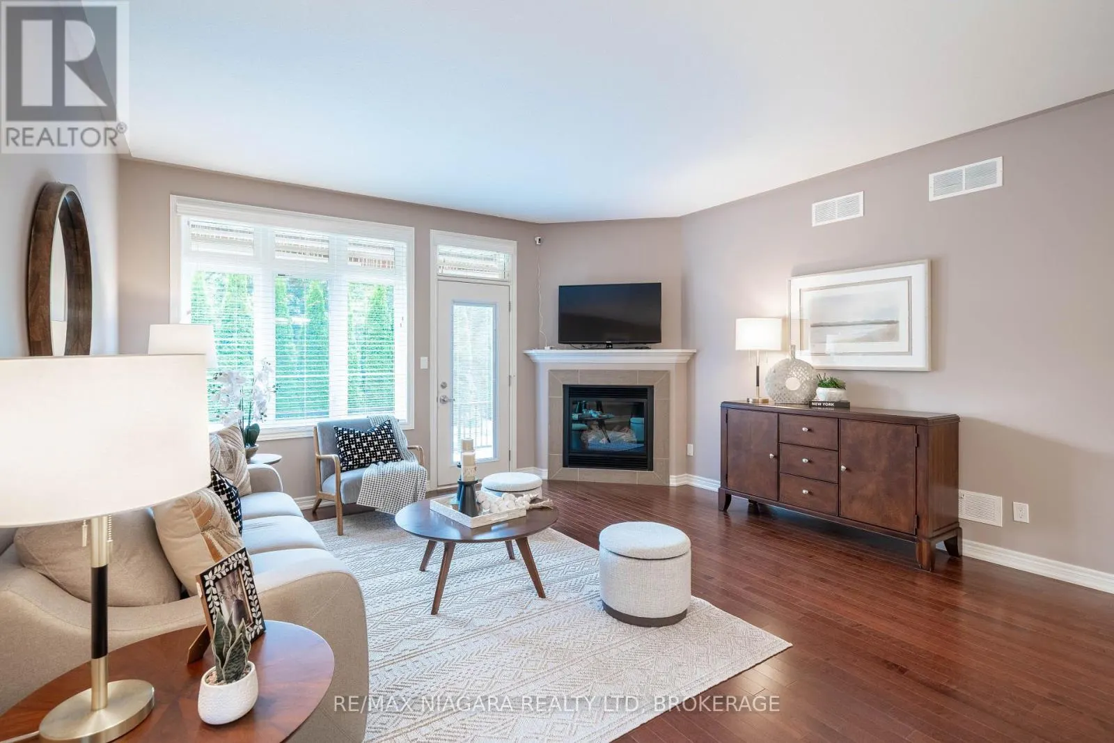 27 HICKORY AVENUE