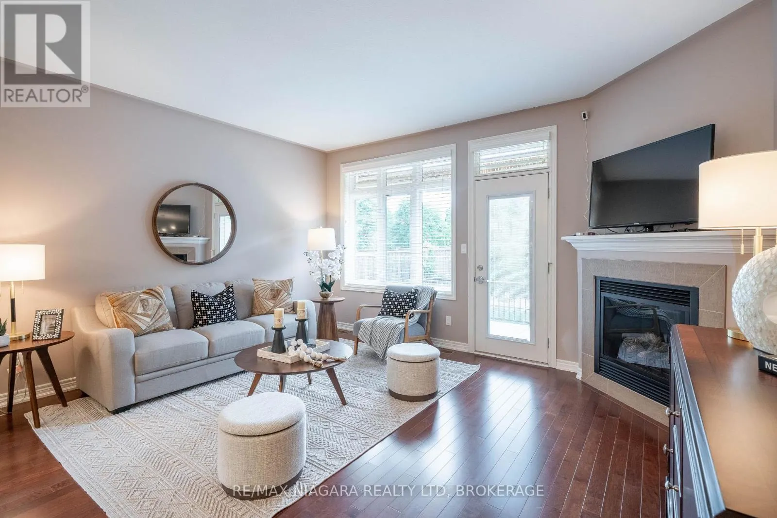 27 HICKORY AVENUE