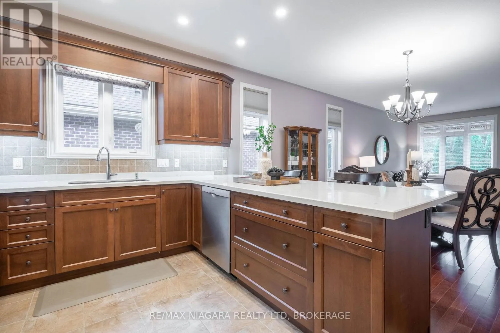 27 HICKORY AVENUE
