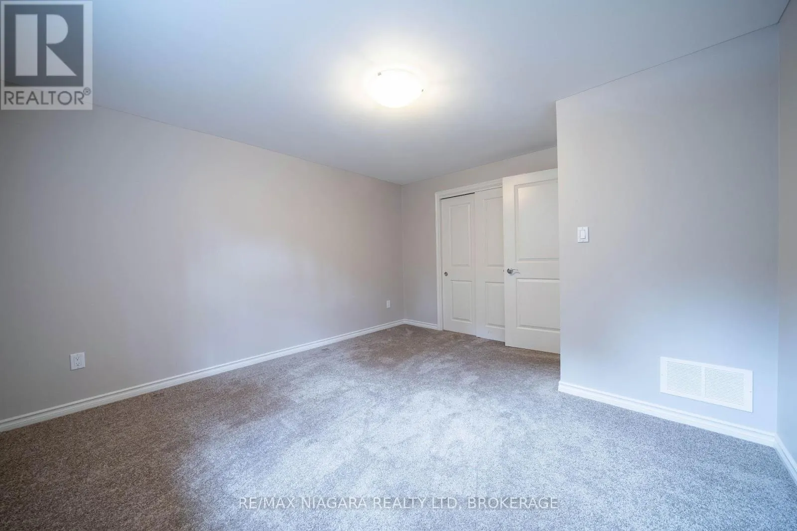 27 HICKORY AVENUE