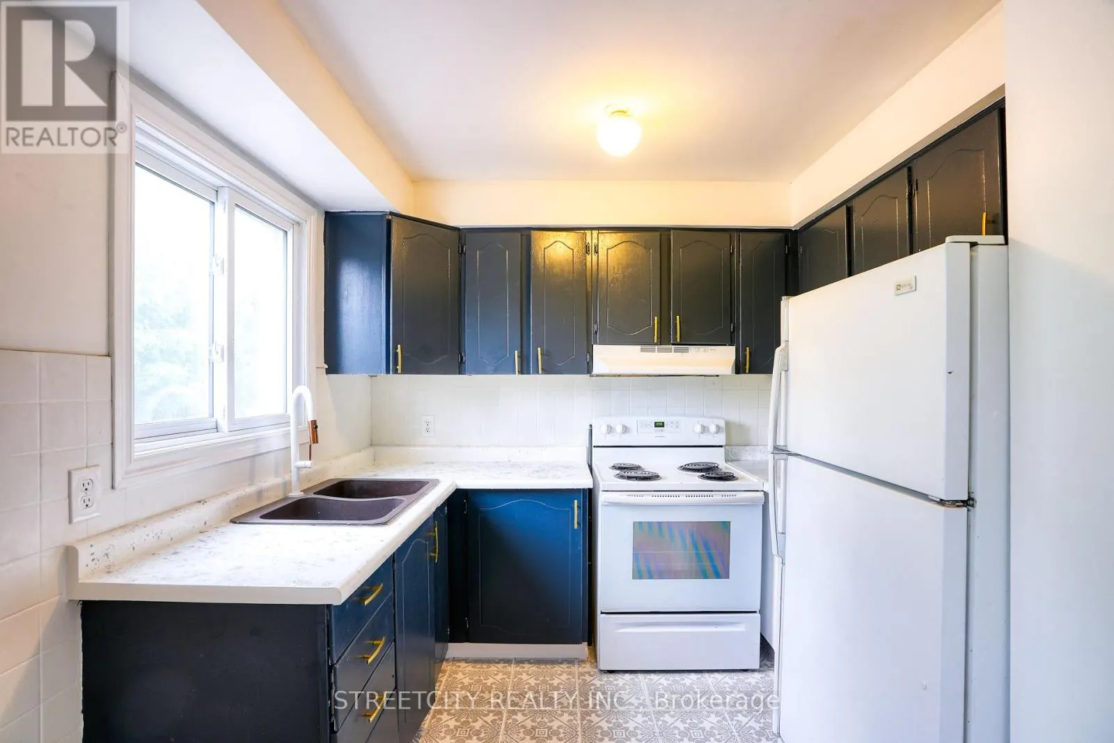 25 - 45 GATEWOOD PLACE, #25