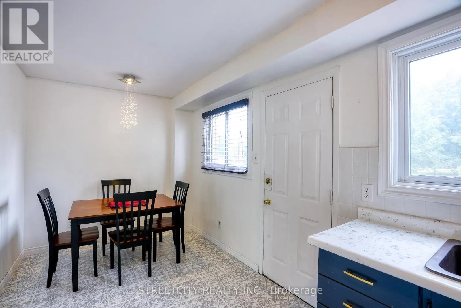 25 - 45 GATEWOOD PLACE, #25