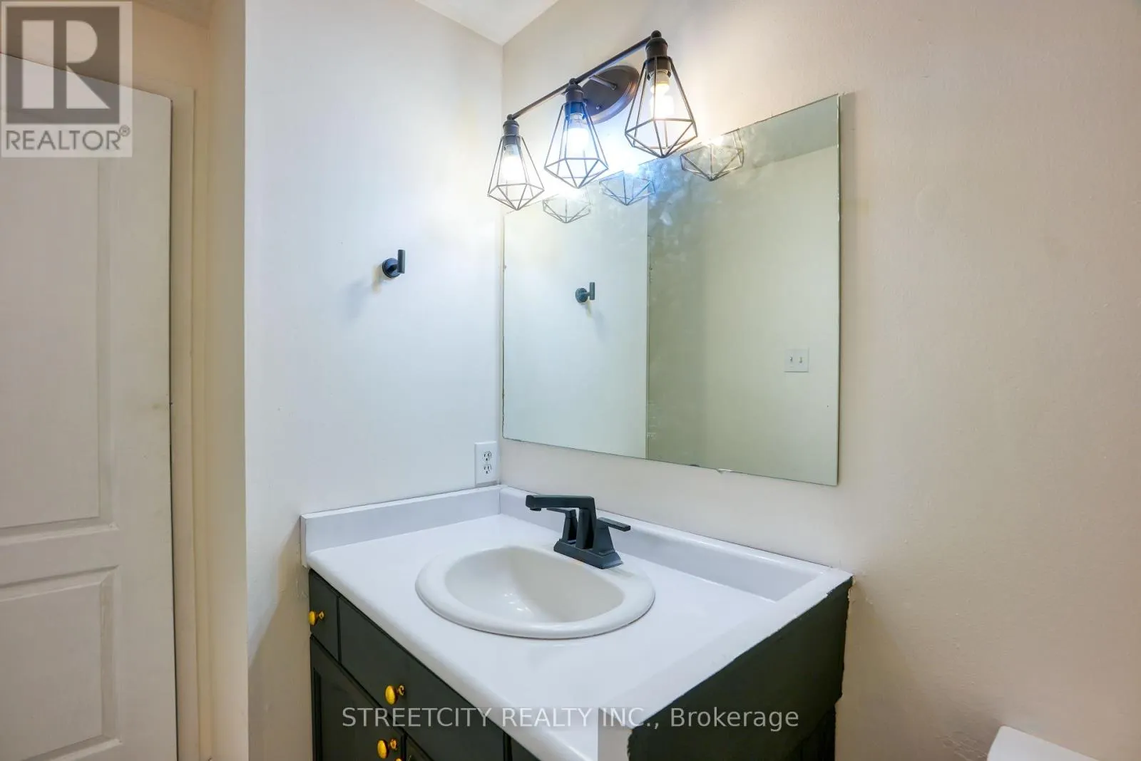 25 - 45 GATEWOOD PLACE, #25