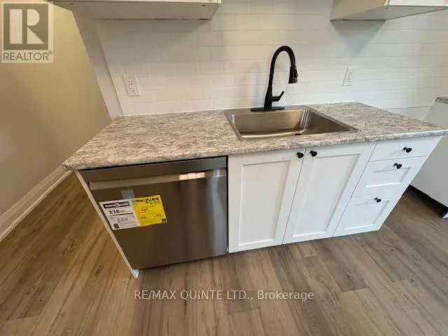 2 - 22 MCGILL STREET, #2