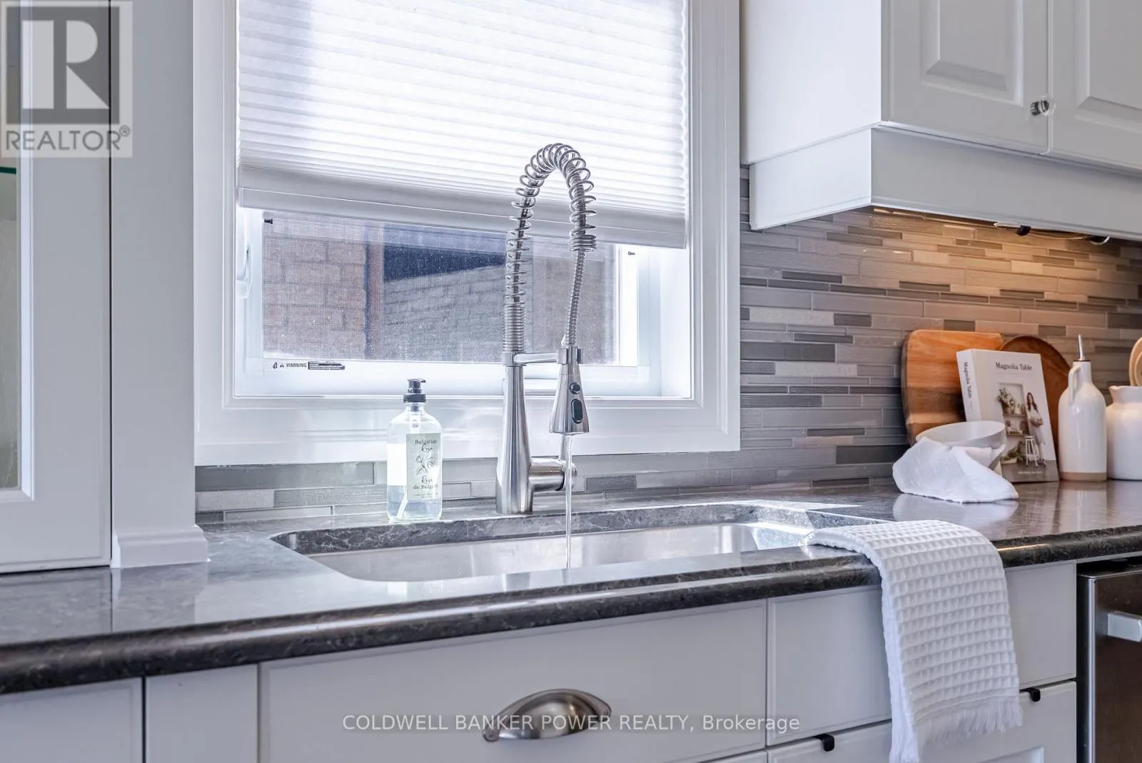 18 - 2081 WALLINGFORD AVENUE, #18