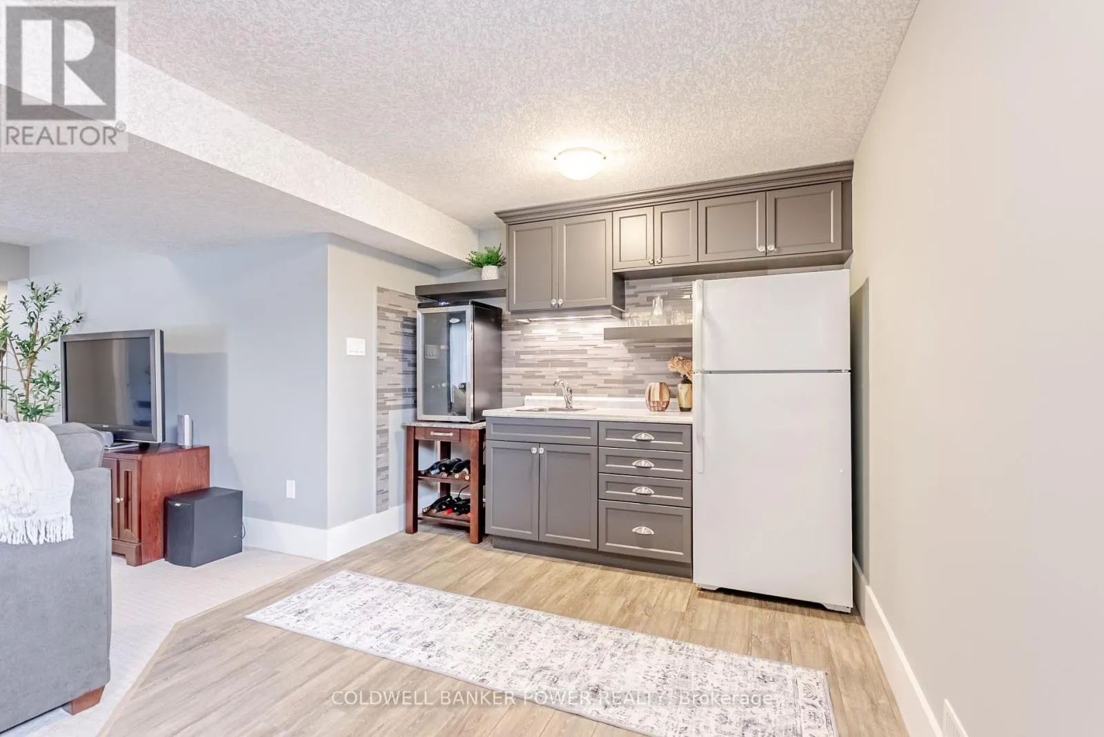 18 - 2081 WALLINGFORD AVENUE, #18