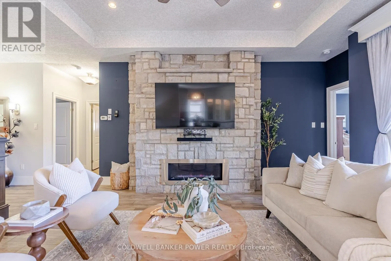 18 - 2081 WALLINGFORD AVENUE, #18