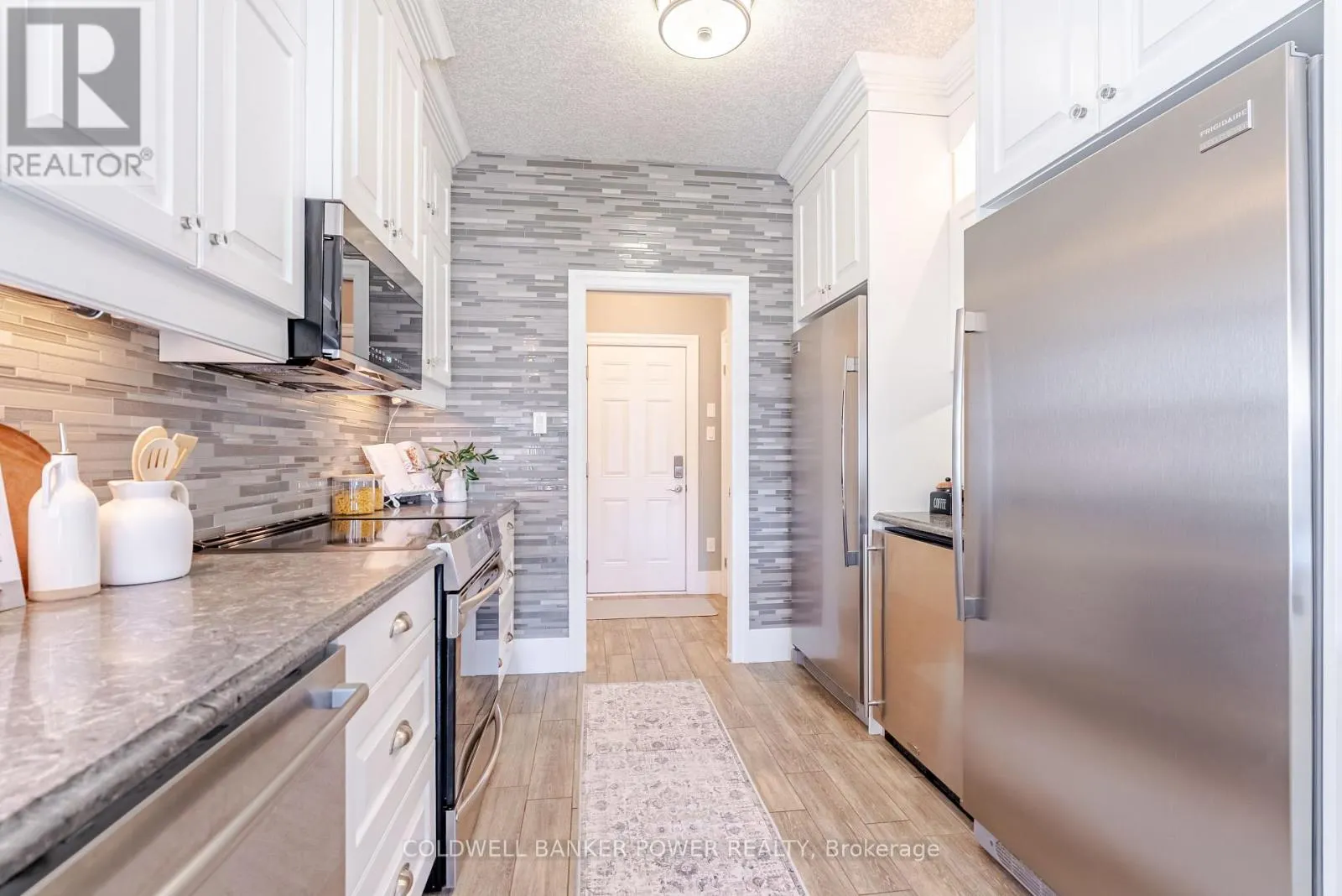 18 - 2081 WALLINGFORD AVENUE, #18