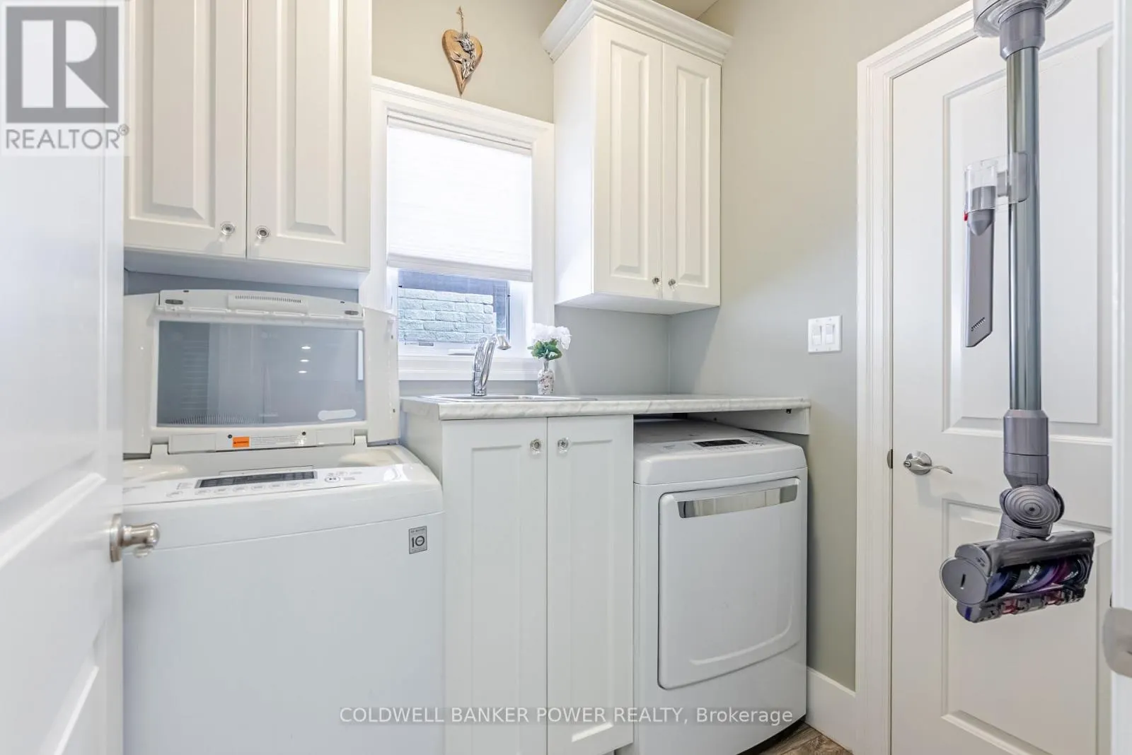 18 - 2081 WALLINGFORD AVENUE, #18