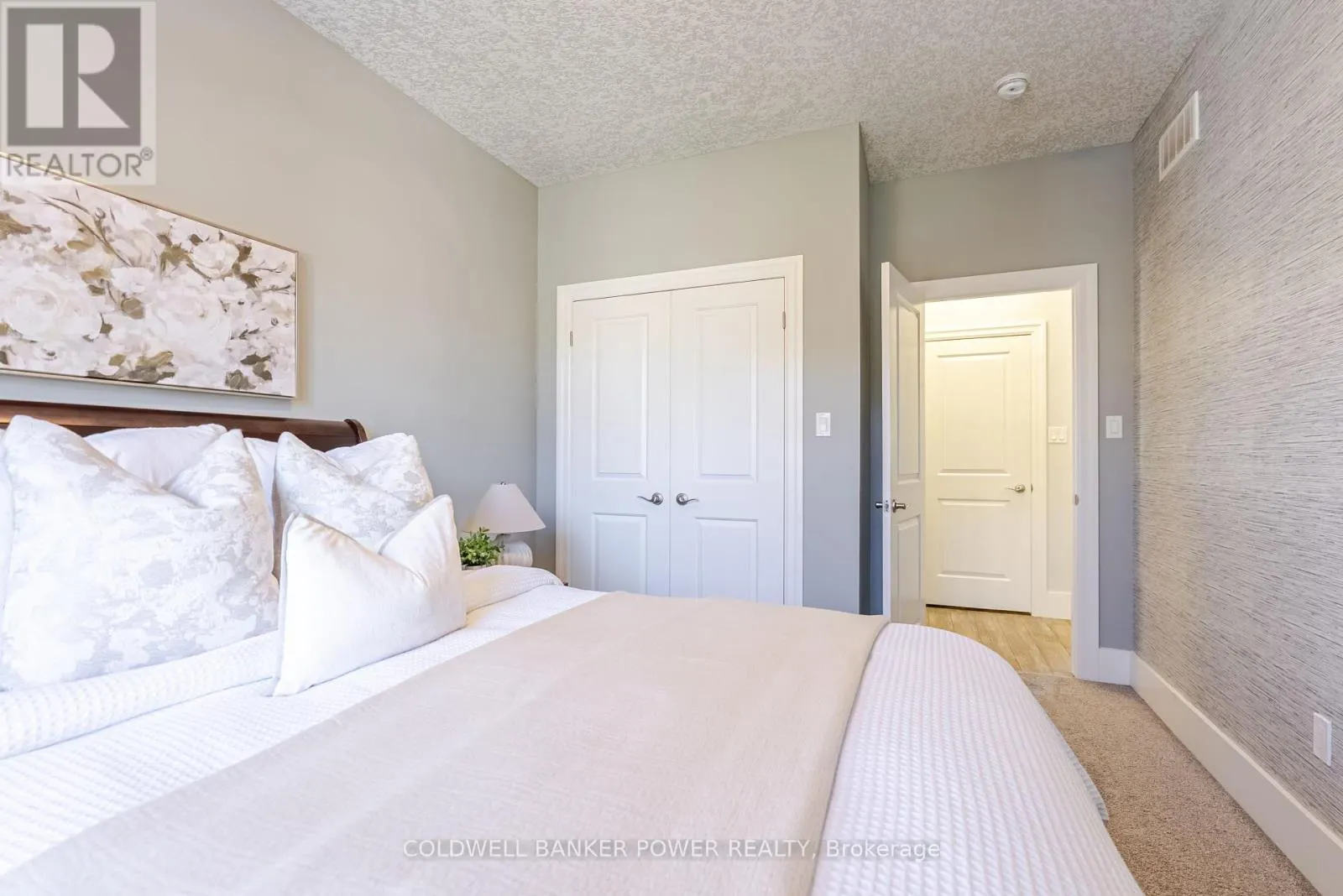 18 - 2081 WALLINGFORD AVENUE, #18