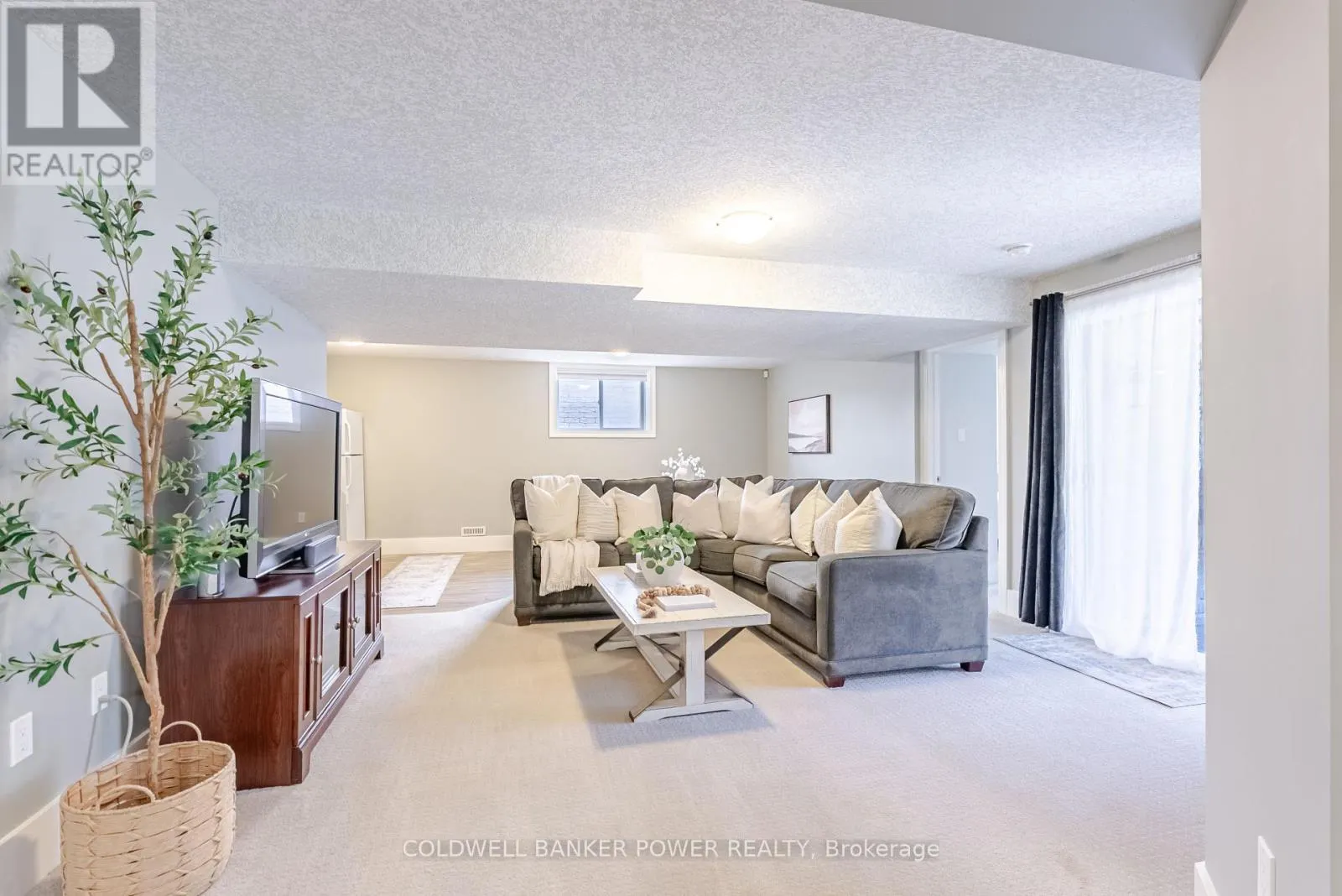 18 - 2081 WALLINGFORD AVENUE, #18