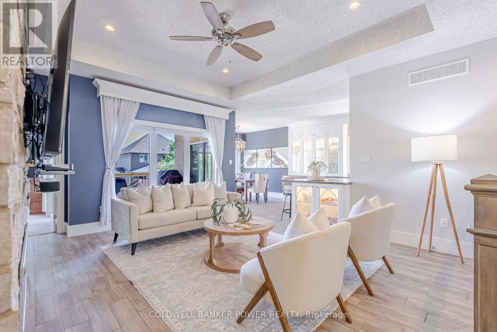 18 - 2081 WALLINGFORD AVENUE, #18