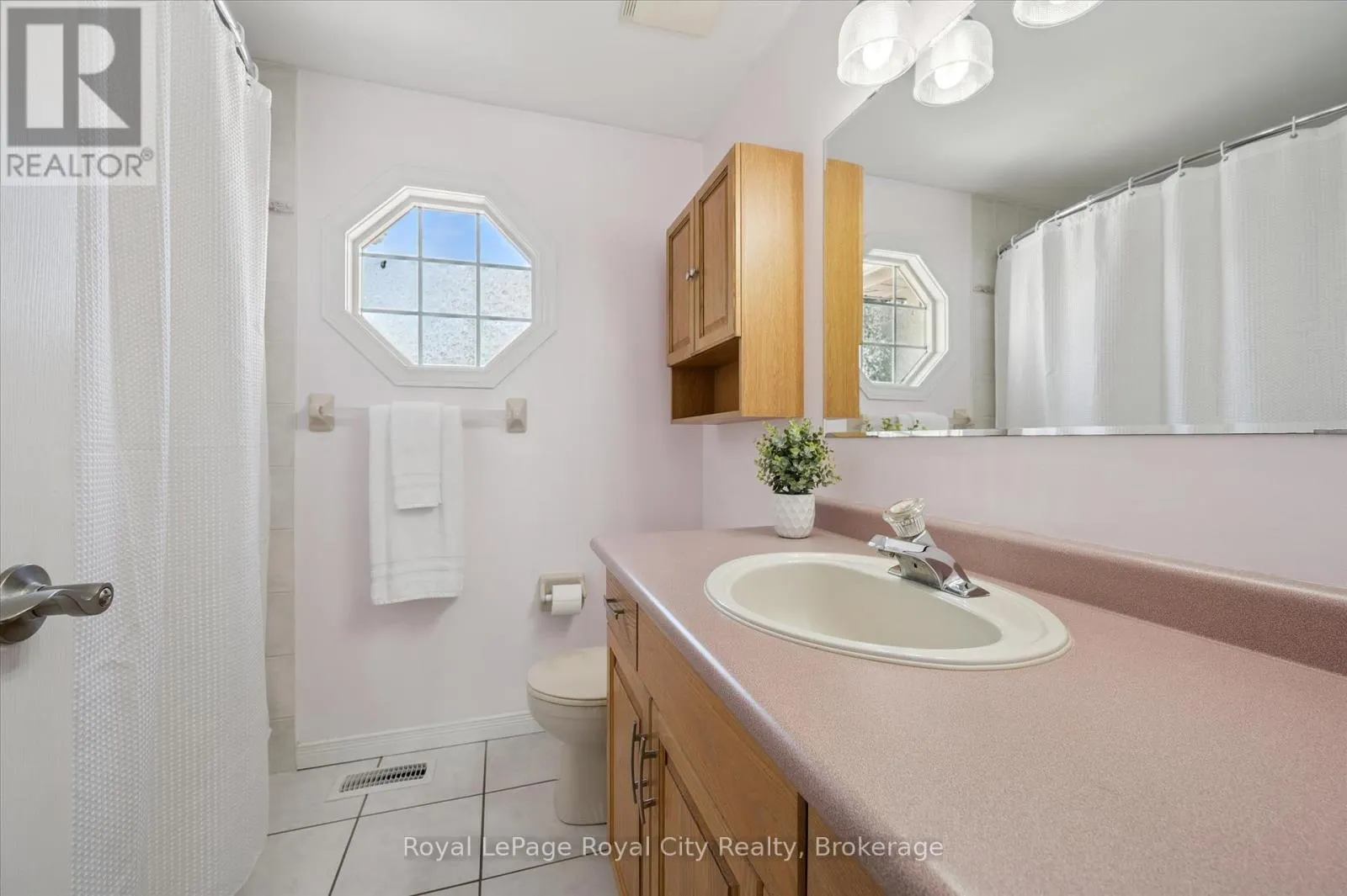 27 OAKRIDGE CRESCENT