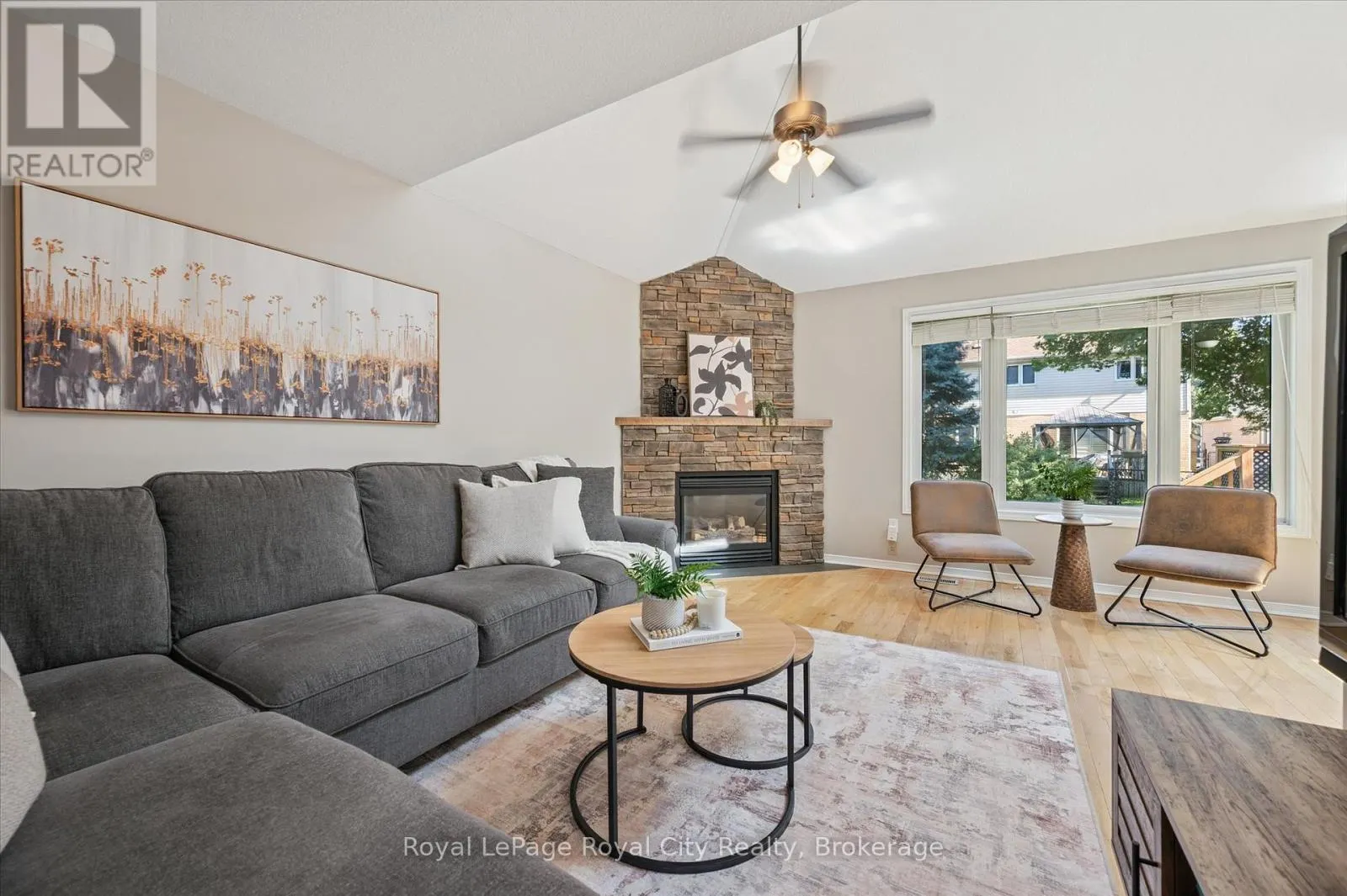 27 OAKRIDGE CRESCENT