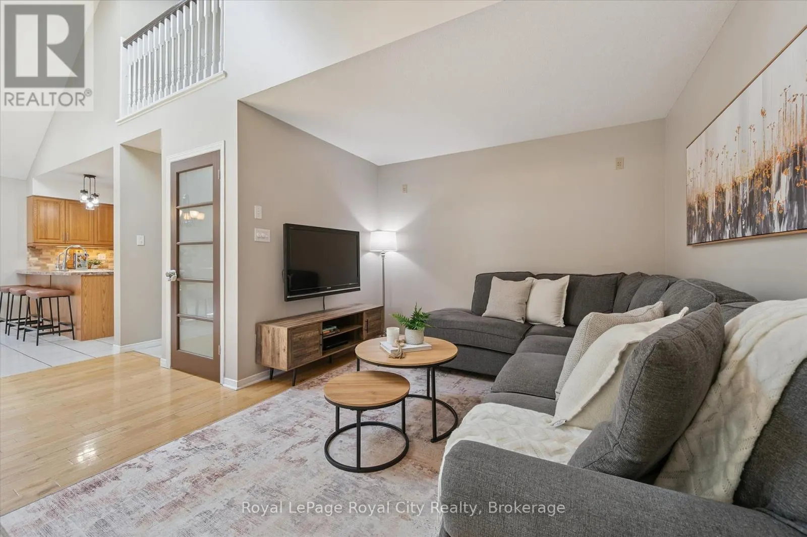 27 OAKRIDGE CRESCENT