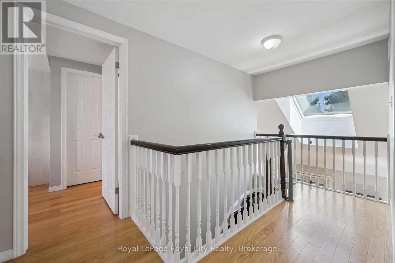 27 OAKRIDGE CRESCENT