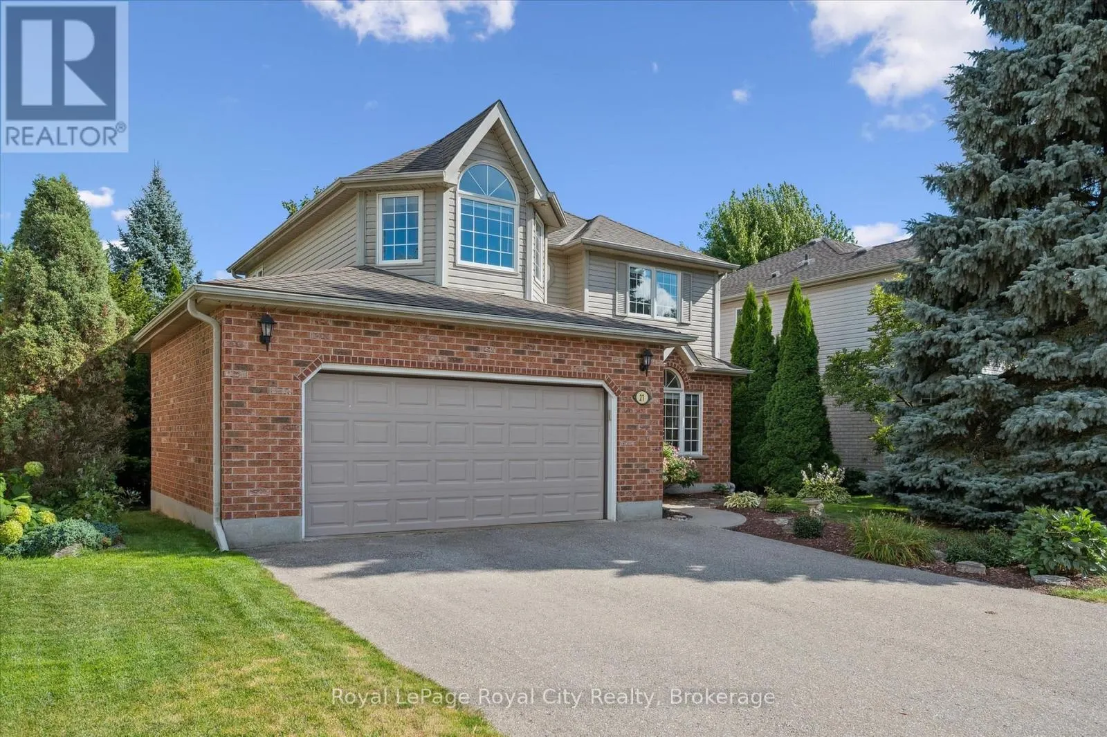 27 OAKRIDGE CRESCENT