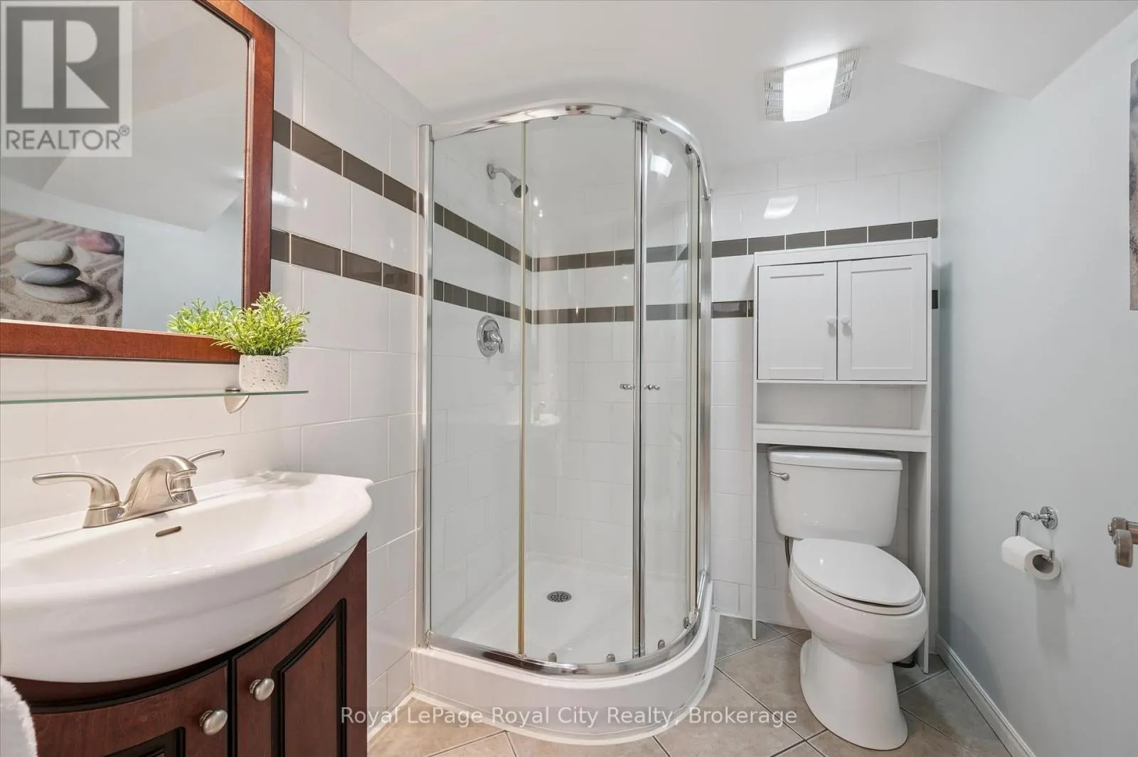 27 OAKRIDGE CRESCENT