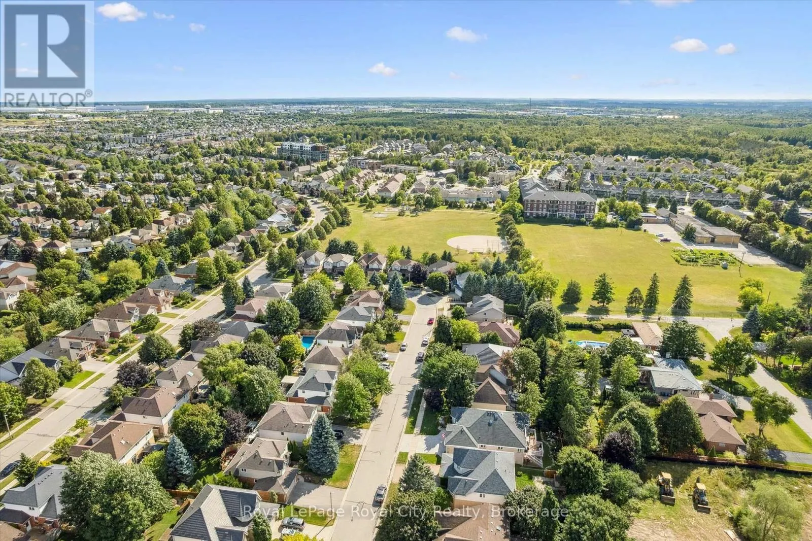 27 OAKRIDGE CRESCENT