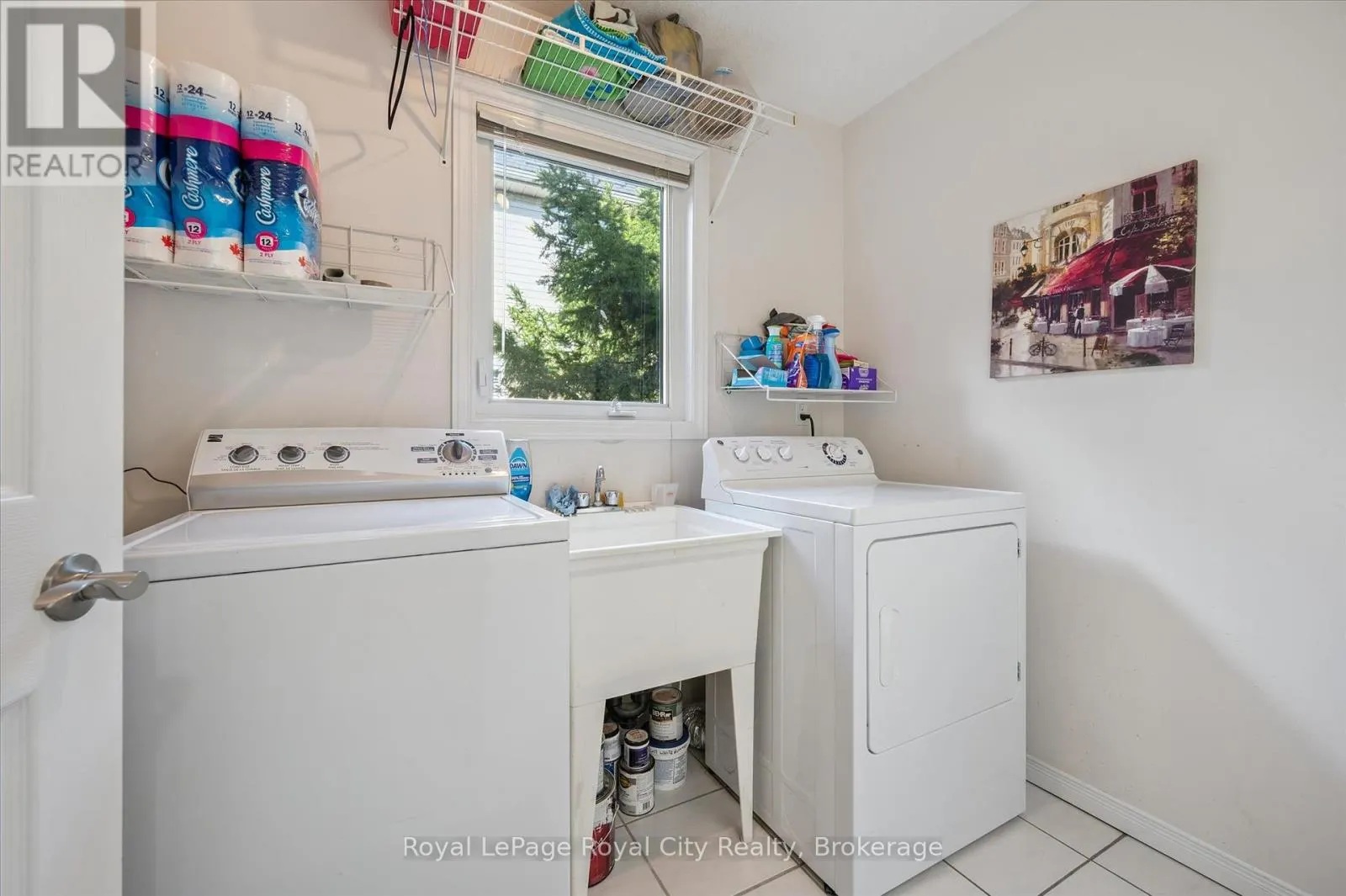 27 OAKRIDGE CRESCENT