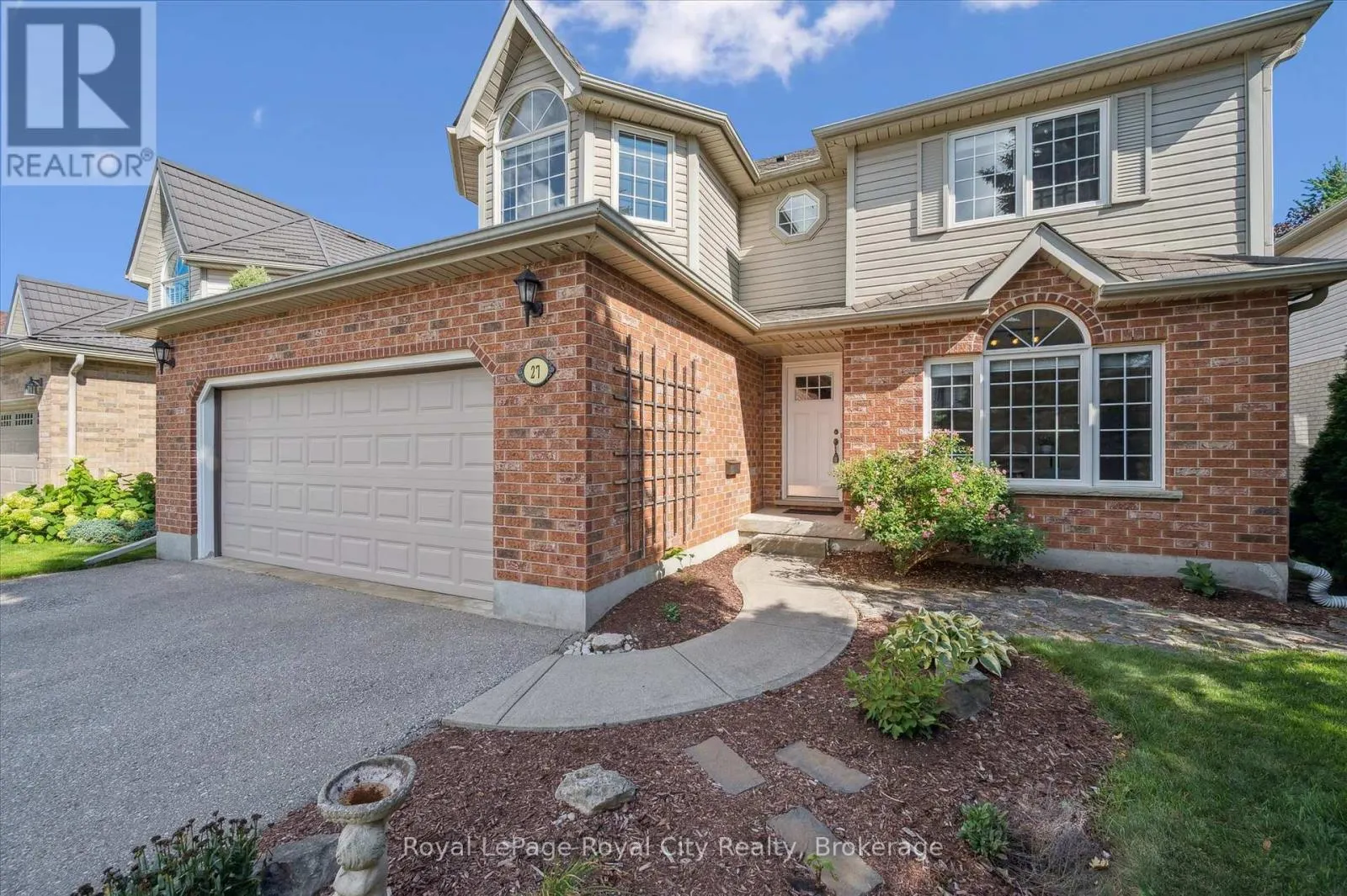 27 OAKRIDGE CRESCENT