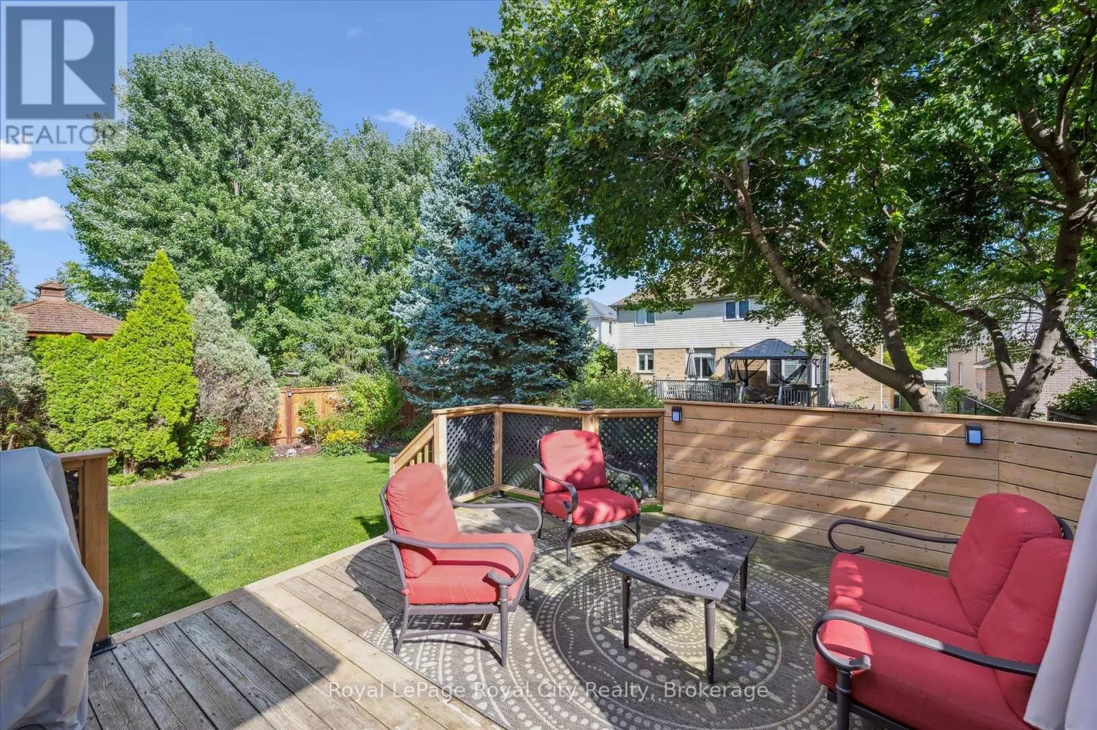 27 OAKRIDGE CRESCENT