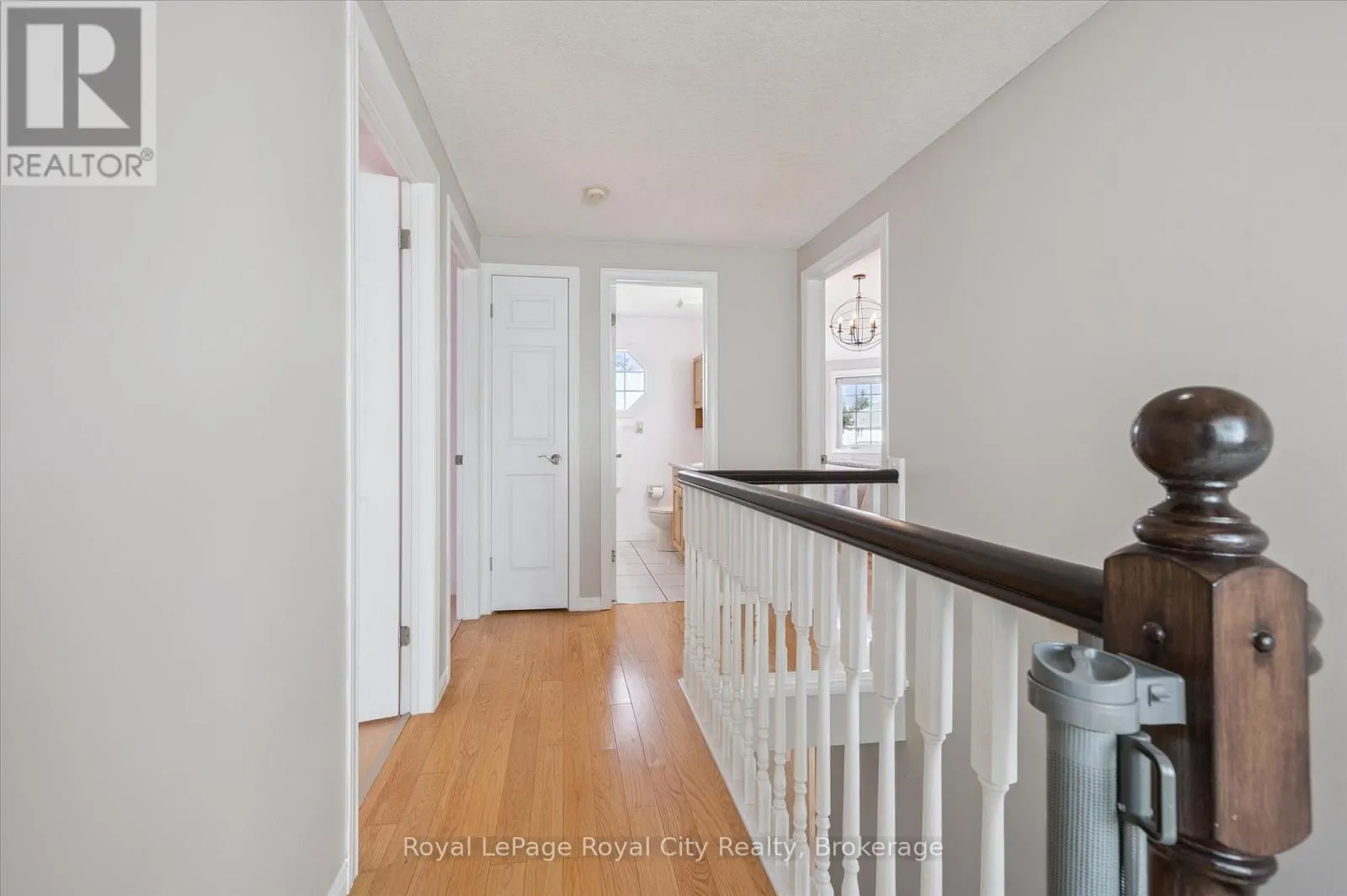27 OAKRIDGE CRESCENT