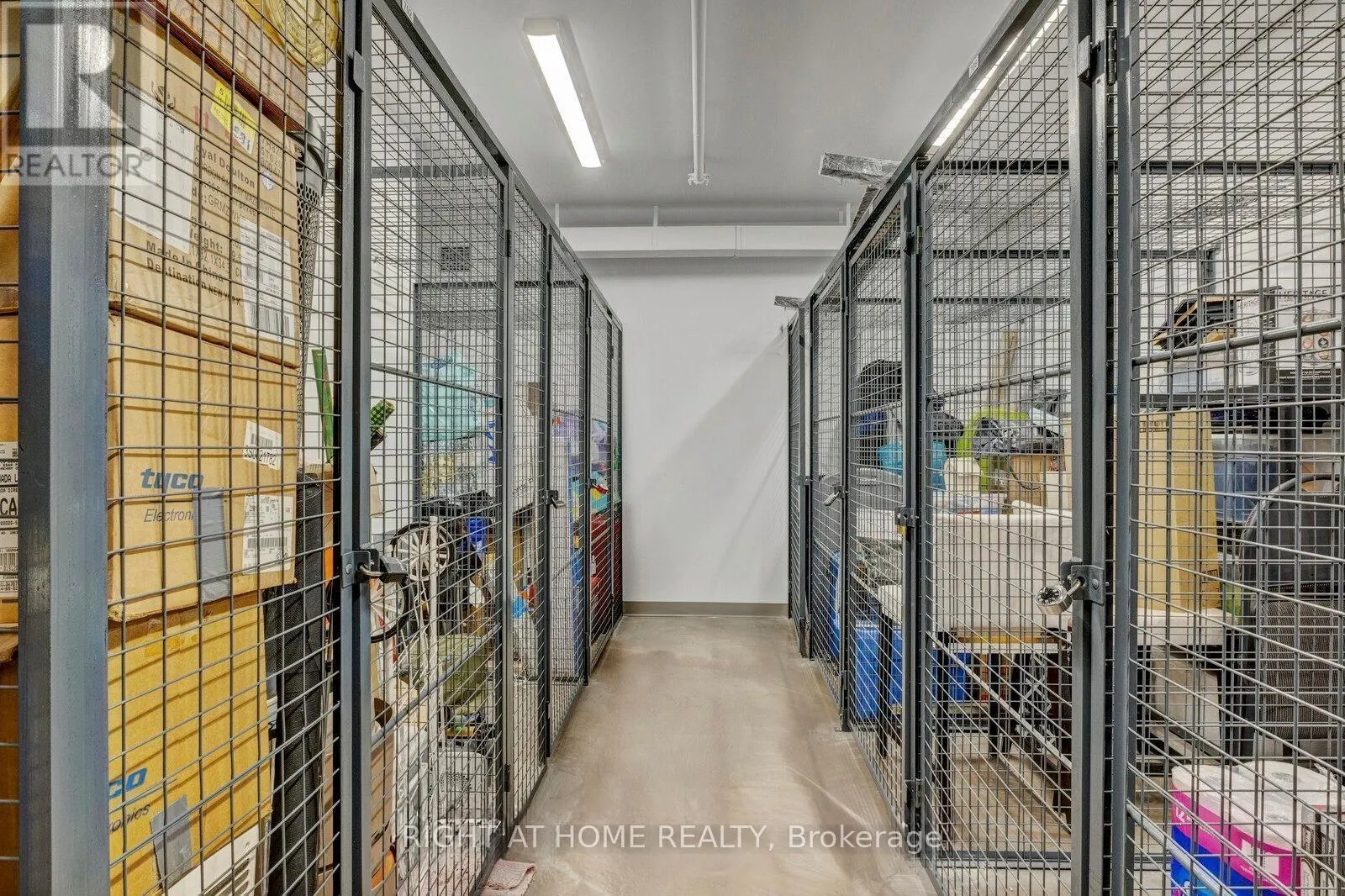 705 - 450 DUNDAS STREET E