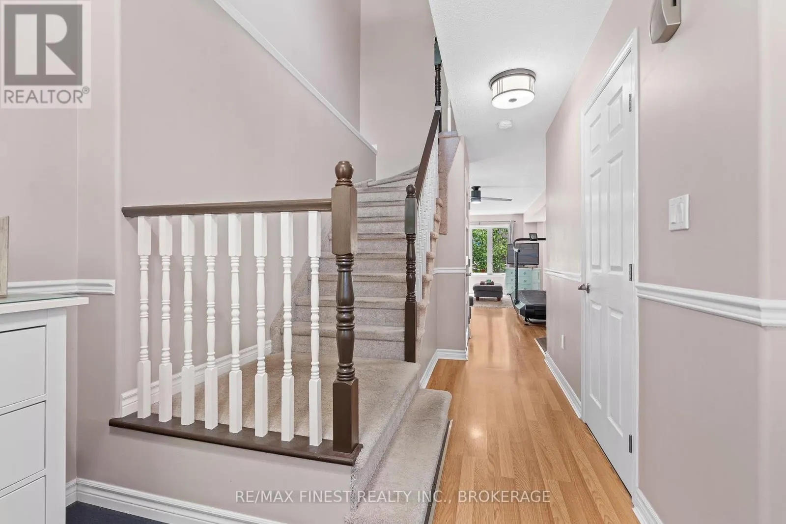 981 RAINBOW CRESCENT