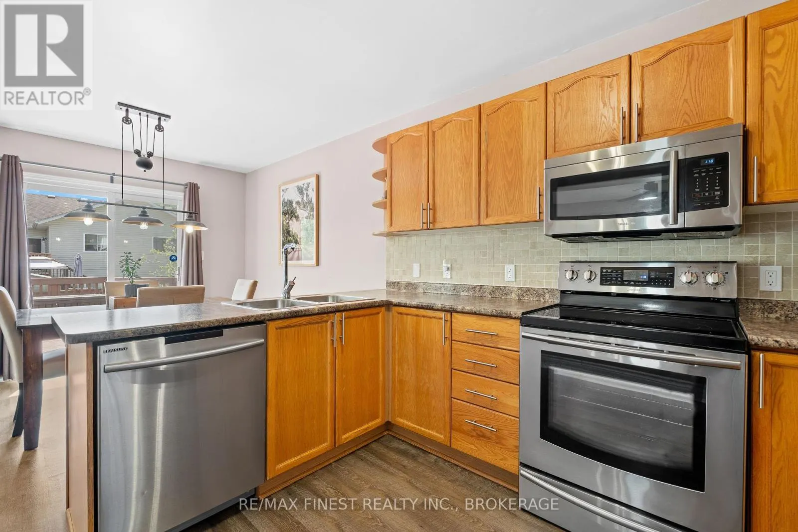 981 RAINBOW CRESCENT