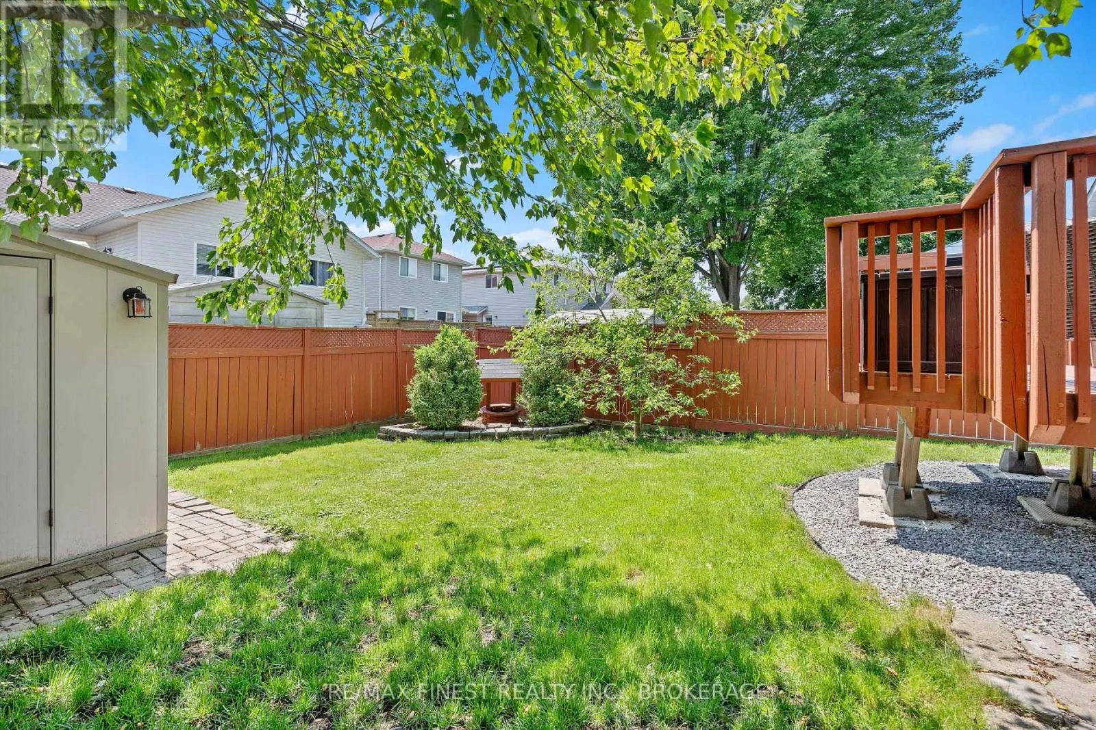981 RAINBOW CRESCENT