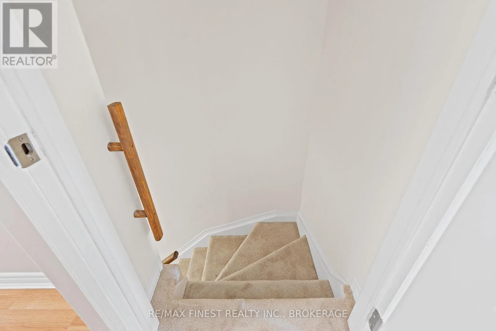 981 RAINBOW CRESCENT