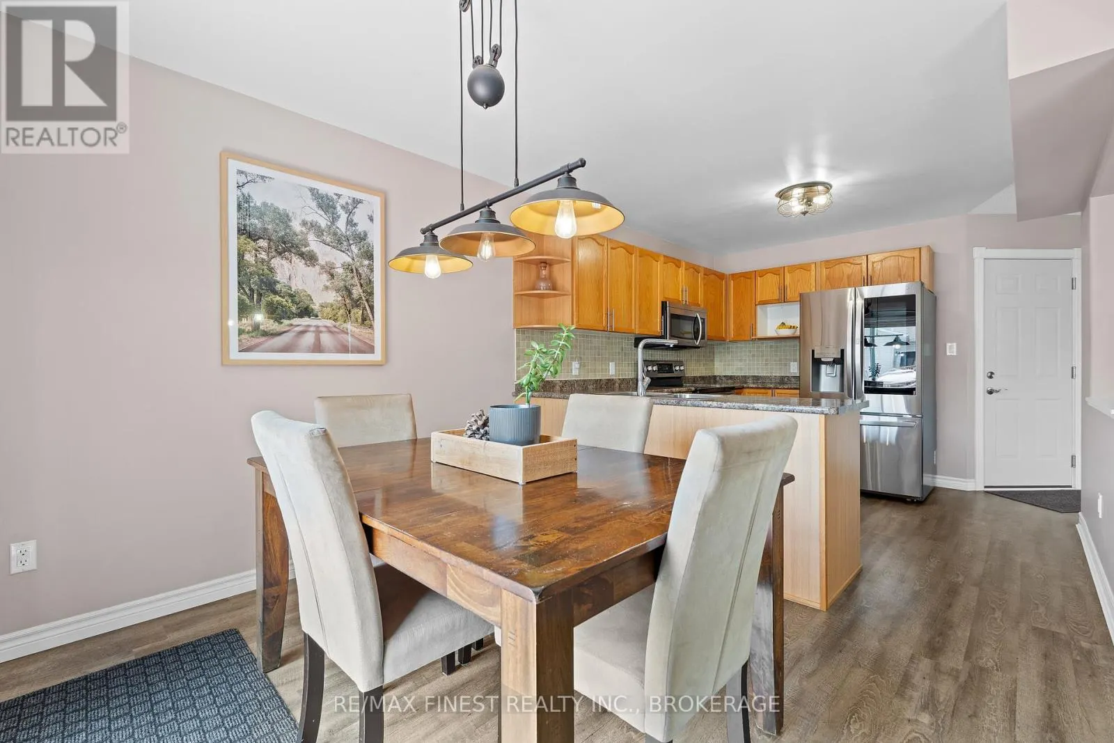 981 RAINBOW CRESCENT