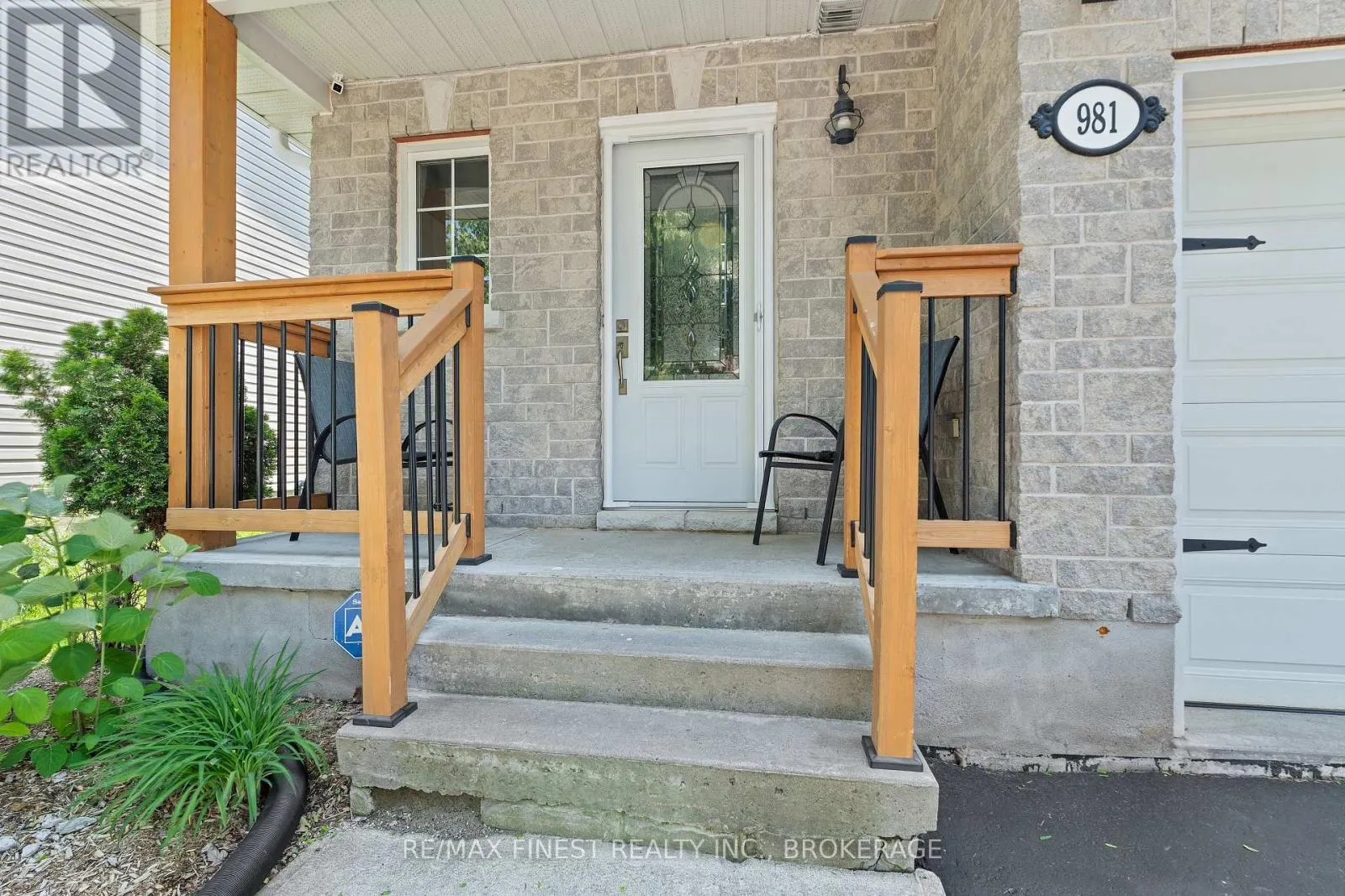 981 RAINBOW CRESCENT