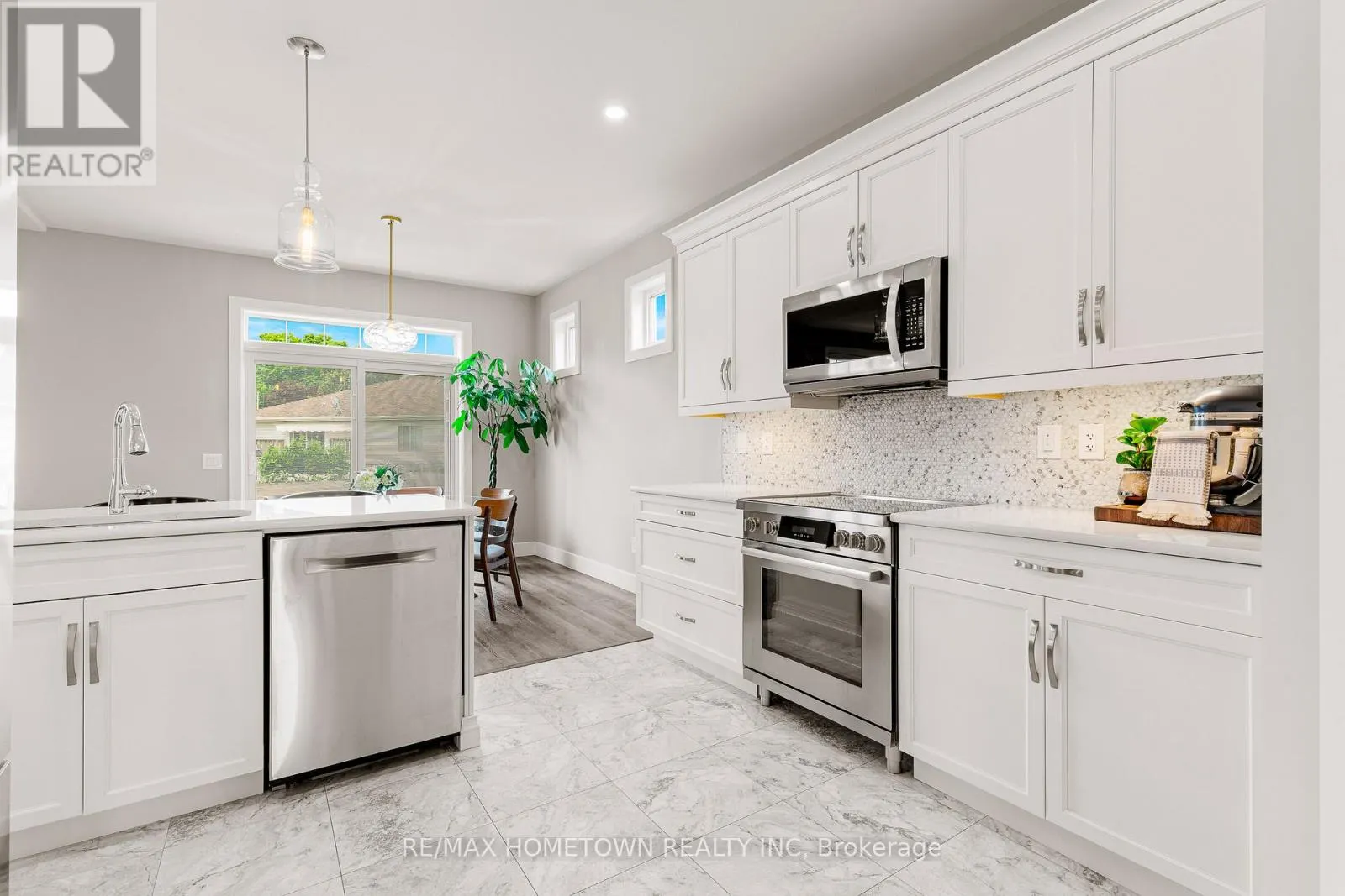 138 WILDWOOD CRESCENT