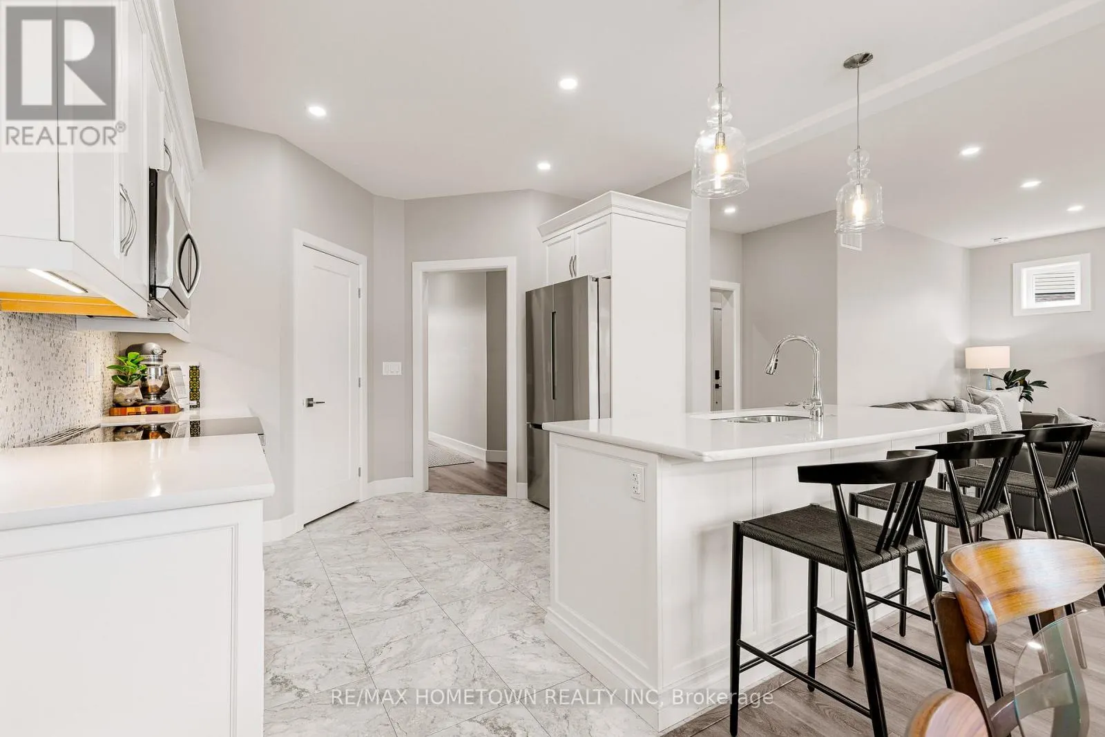 138 WILDWOOD CRESCENT